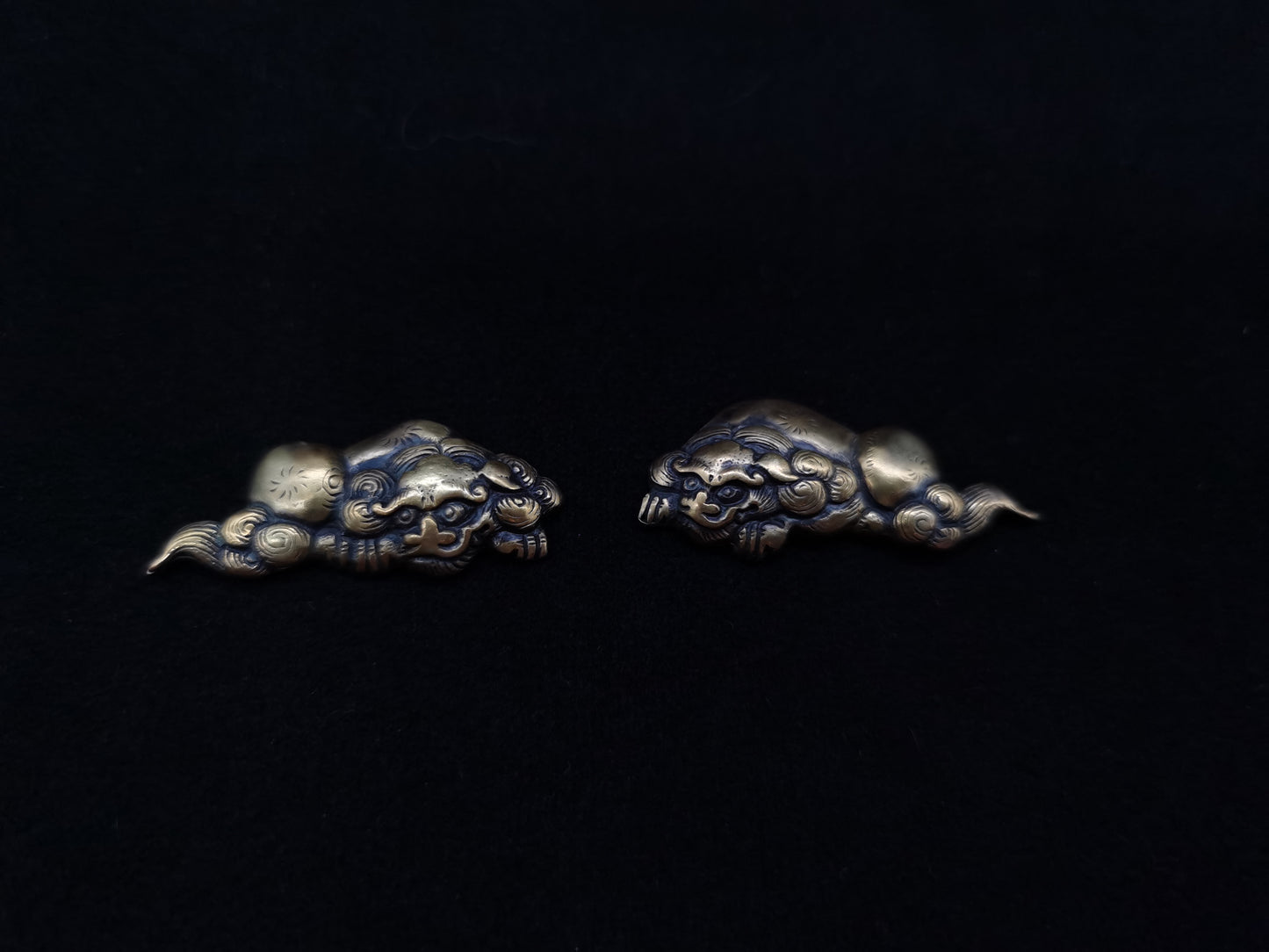 Japanese Type Lying down lion dog Menuki for wakziashi and tanto Y002