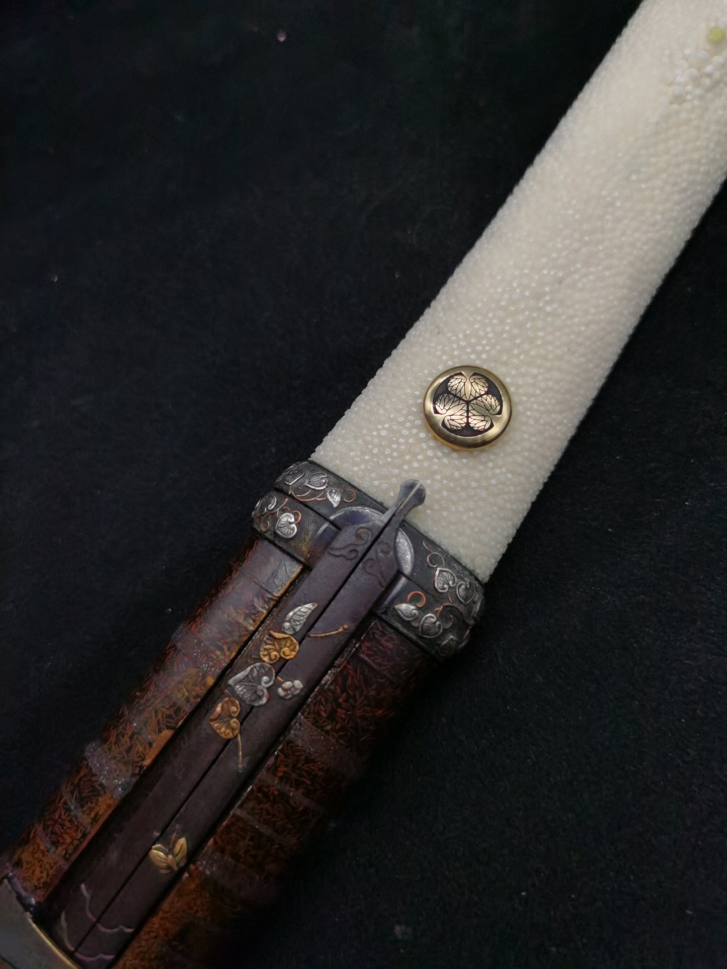 Japanese Type Tokugara Mon Round Menuki for wakziashi and tanto Y073