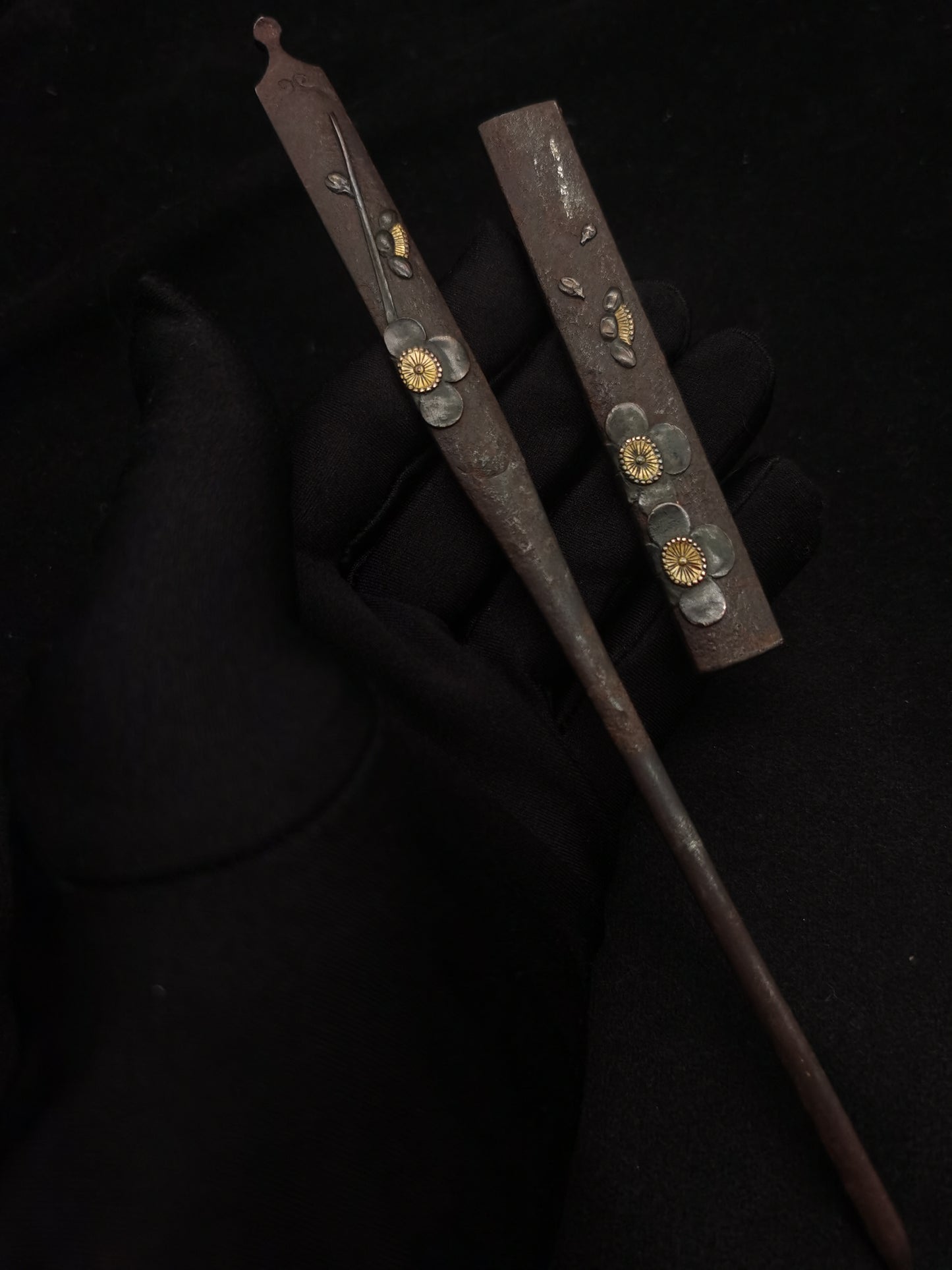 Japanese Plum blossom Kogia and Kozuka for wakziashi and tanto Edo period antique D021