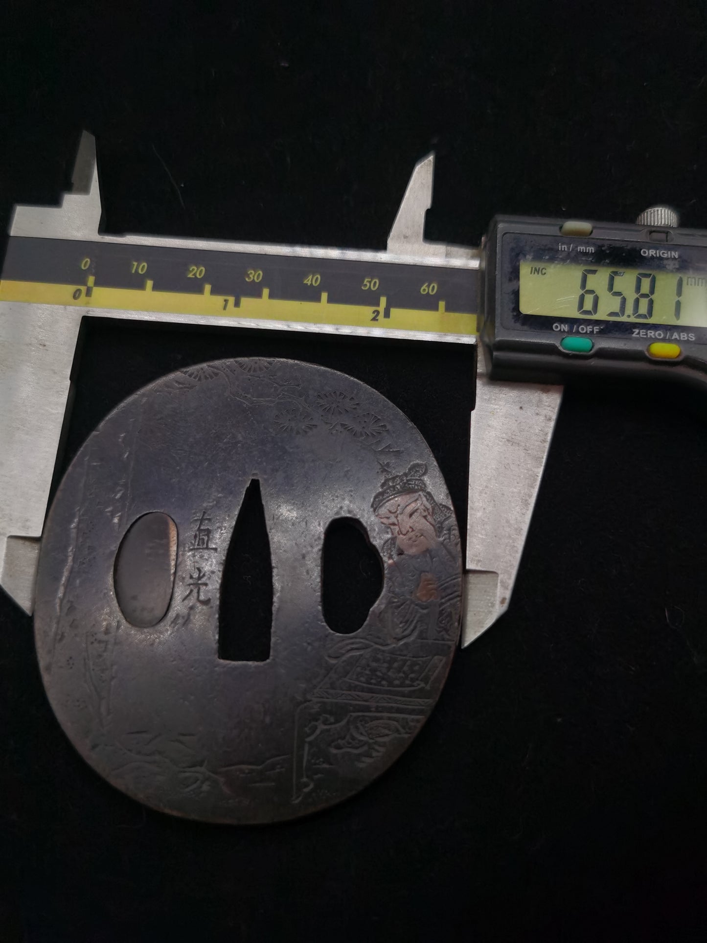 Japanese Type Three kingdoms Guan Yu Tsuba for Wakziashi and Tanto Edo Period Antique A055