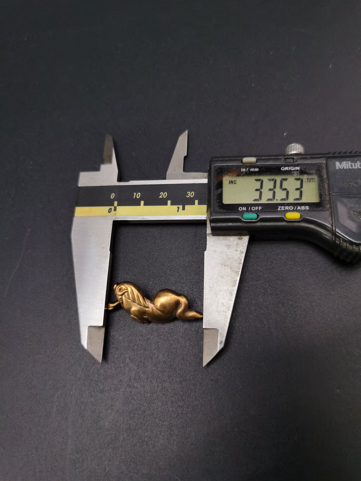 Japanese Type Golden Horse Pattern Menuki for wakziashi Tanto, Y151