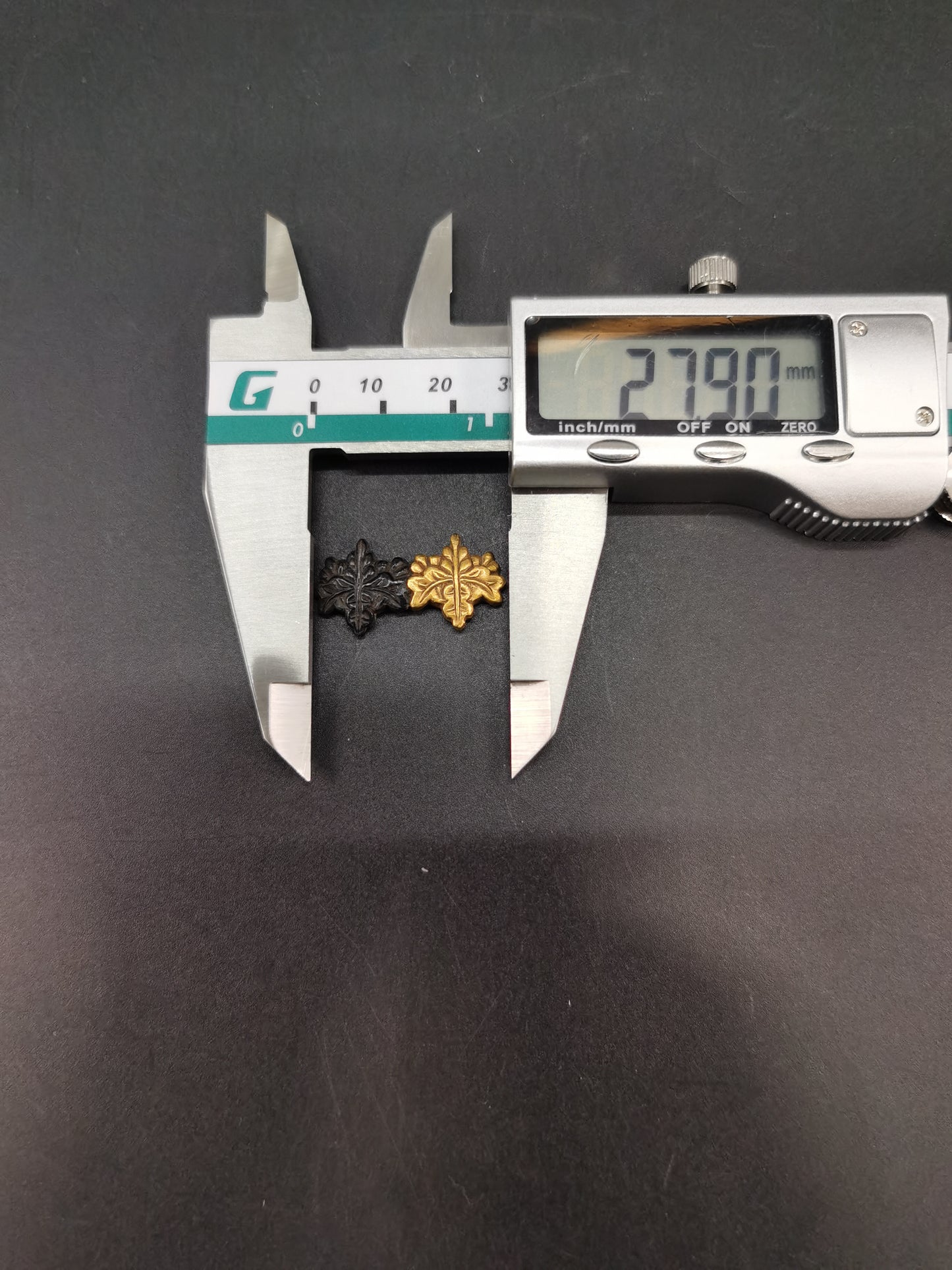 Japanese Duplex Kiri Mon Pattern Menuki for Wakziashi and Tanto Edo Period Antique C096