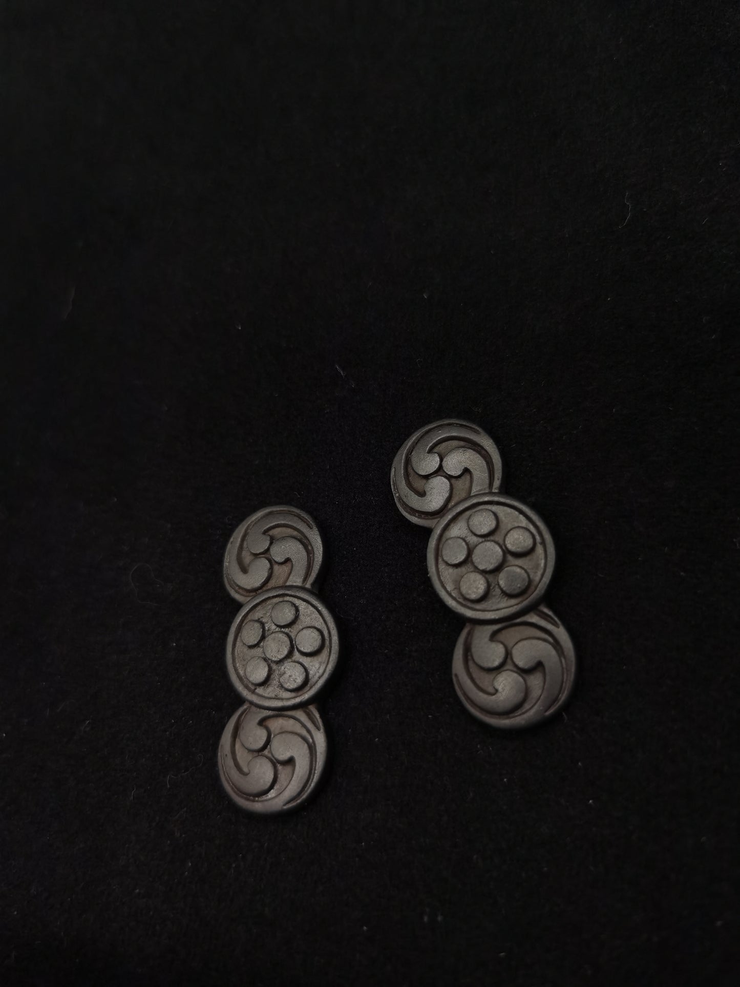Japanese Type Family Crest Menuki for Katana and wakziashi Y008