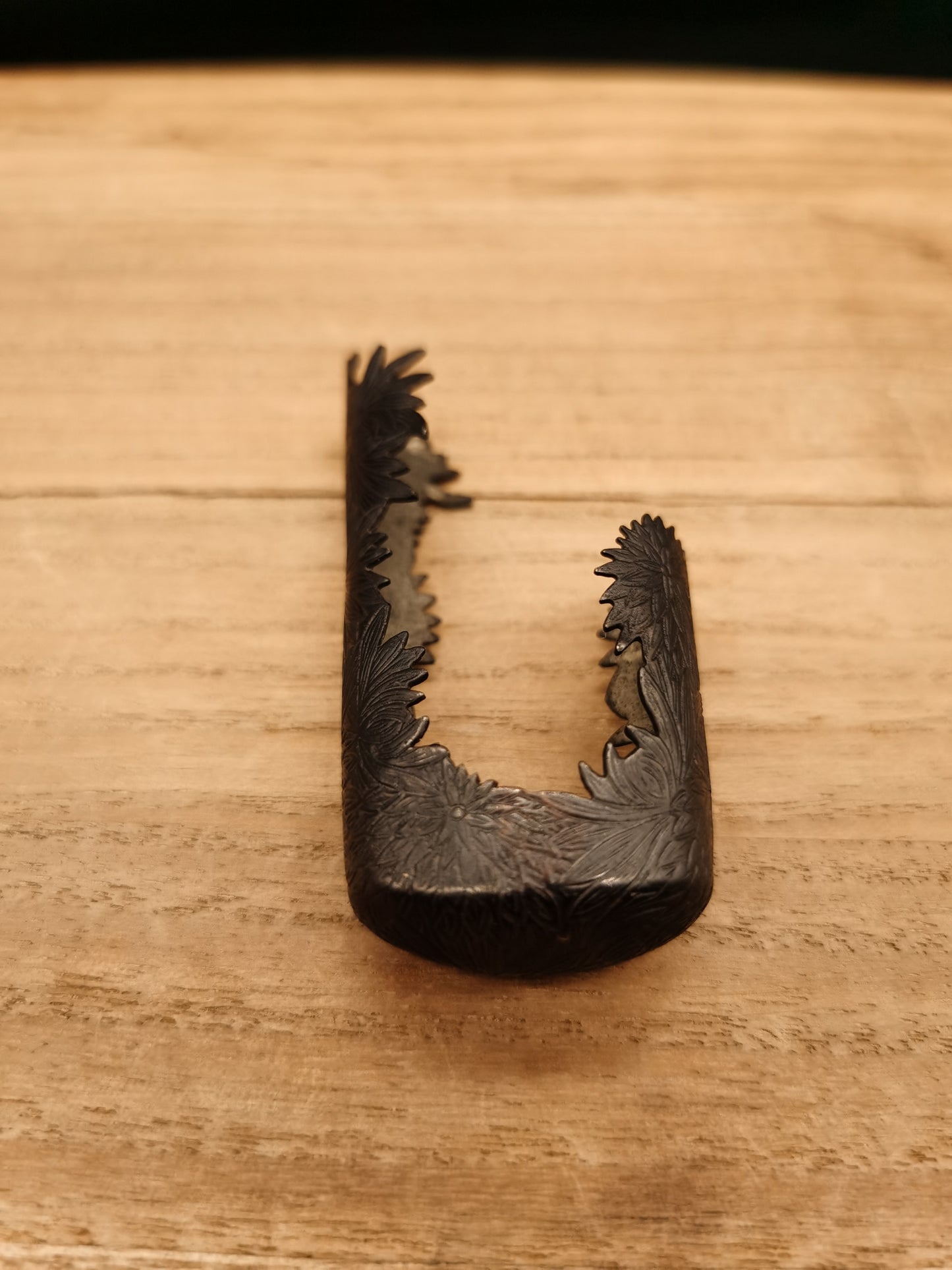 Japanese Type Black Chrysanthemum Mon Kojiri for wakziashi Y033