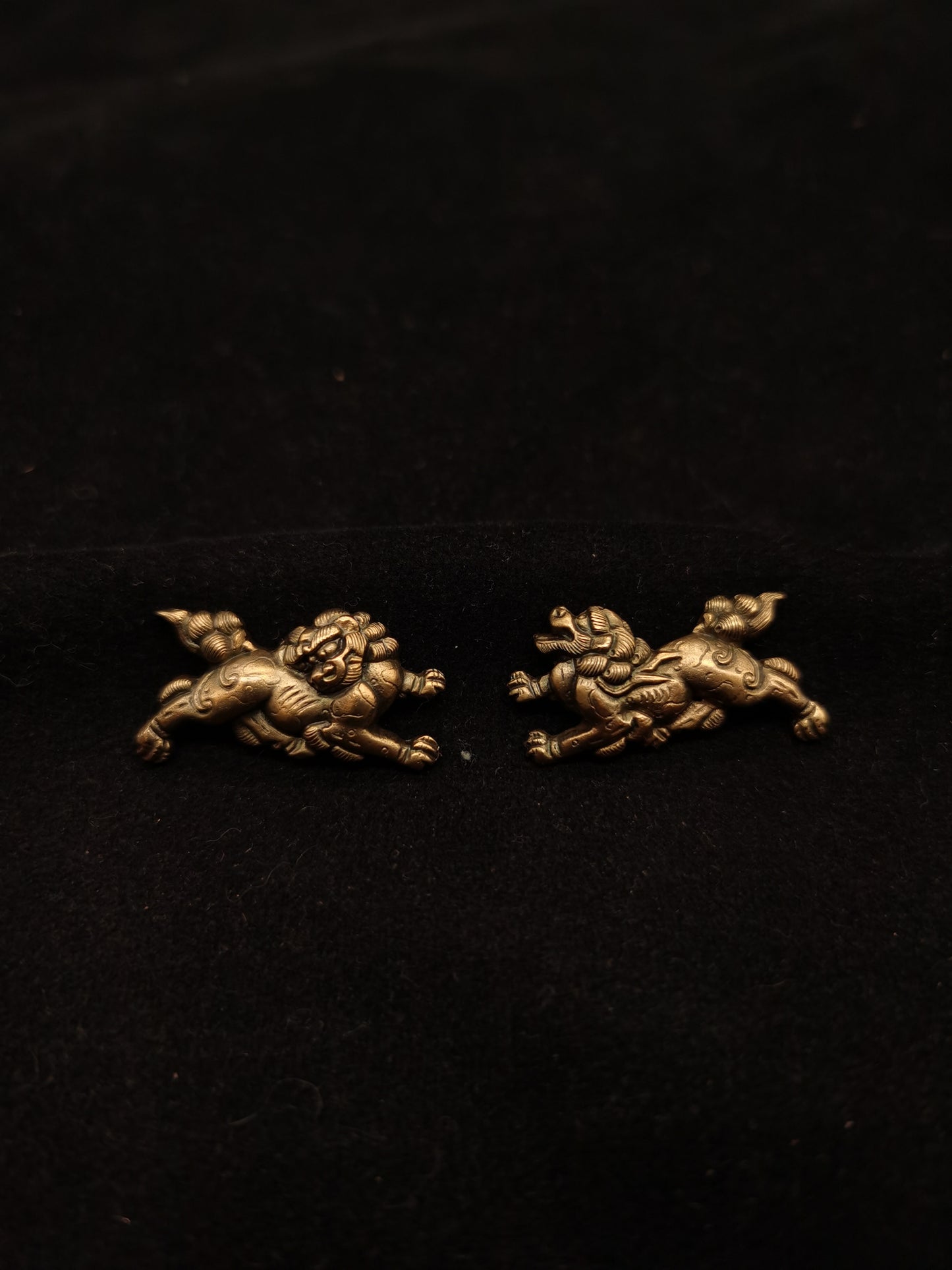 Japanese Type Menuki for wakziashi and Tanto Small Golden Lion Pattern Y035