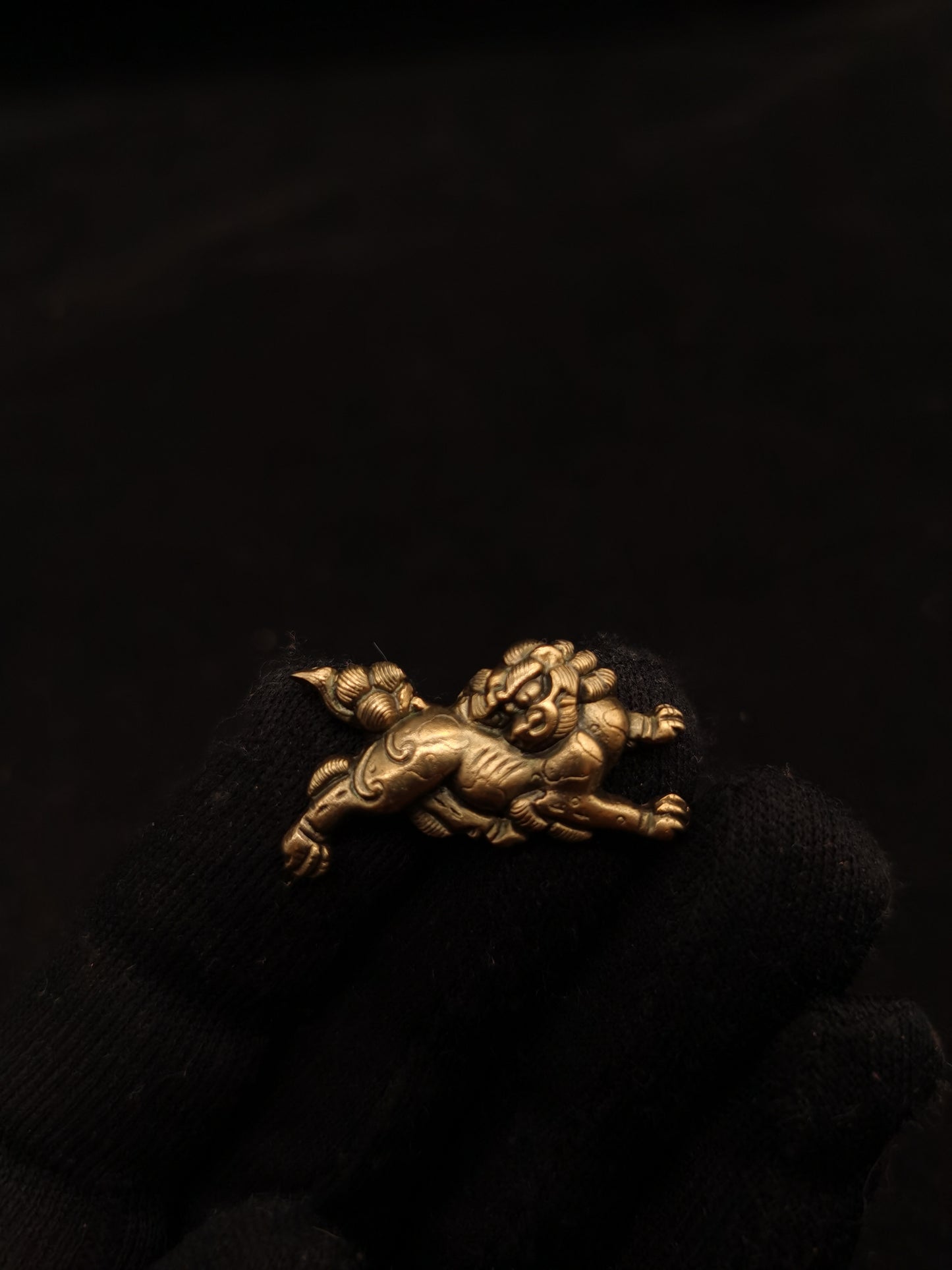 Japanese Type Menuki for wakziashi and Tanto Small Golden Lion Pattern Y035