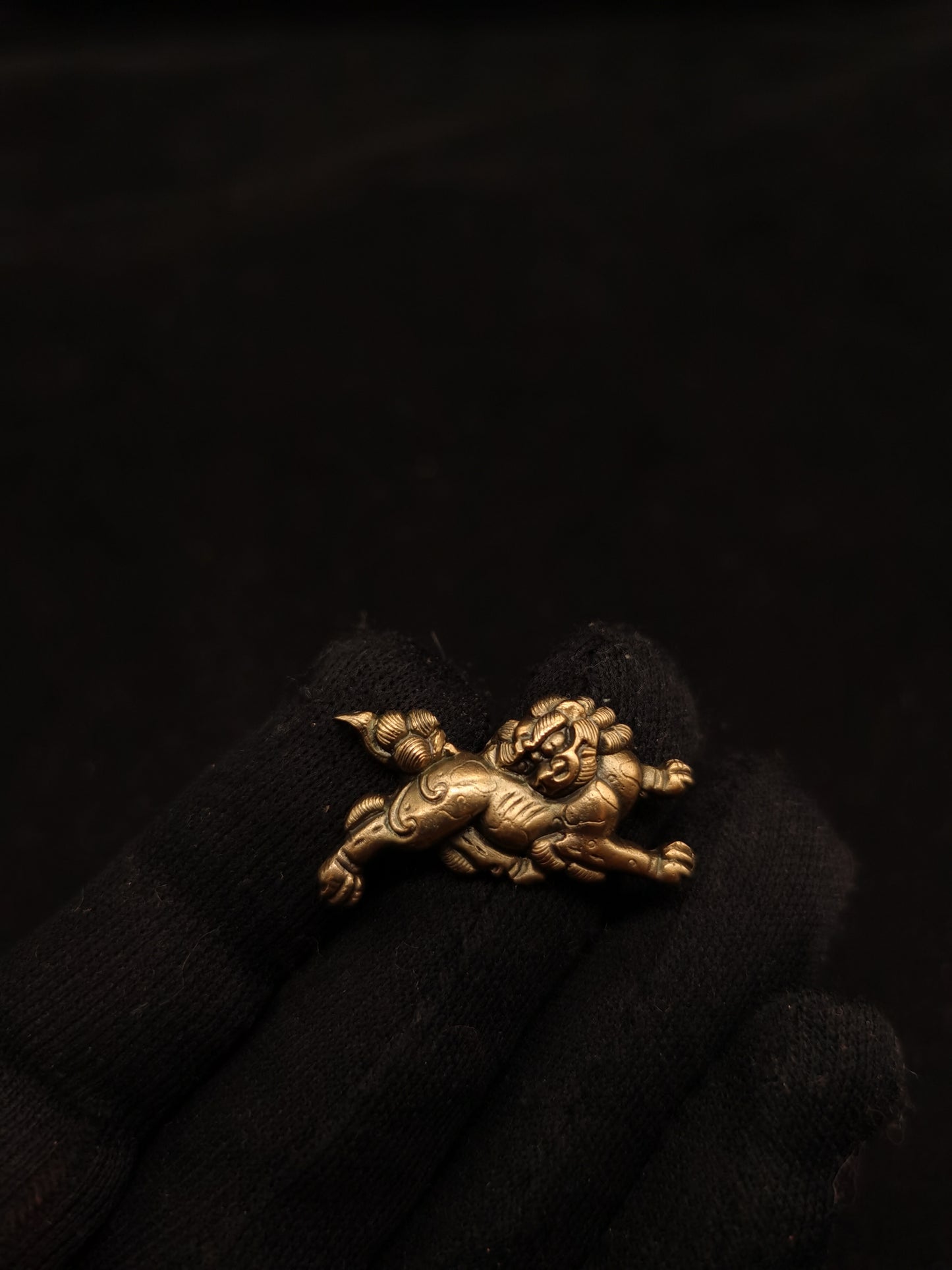 Japanese Type Menuki for wakziashi and Tanto Small Golden Lion Pattern Y035