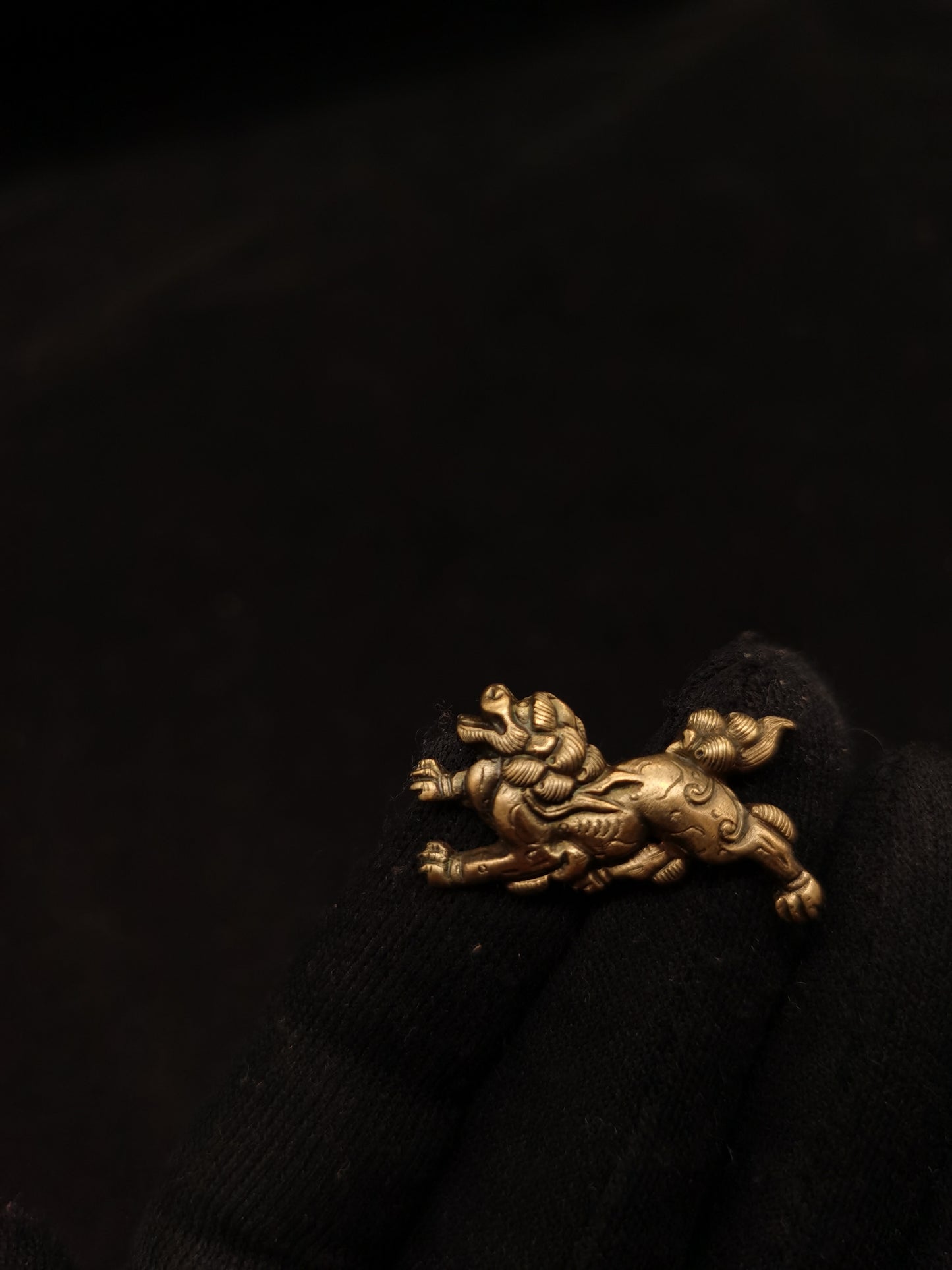Japanese Type Menuki for wakziashi and Tanto Small Golden Lion Pattern Y035