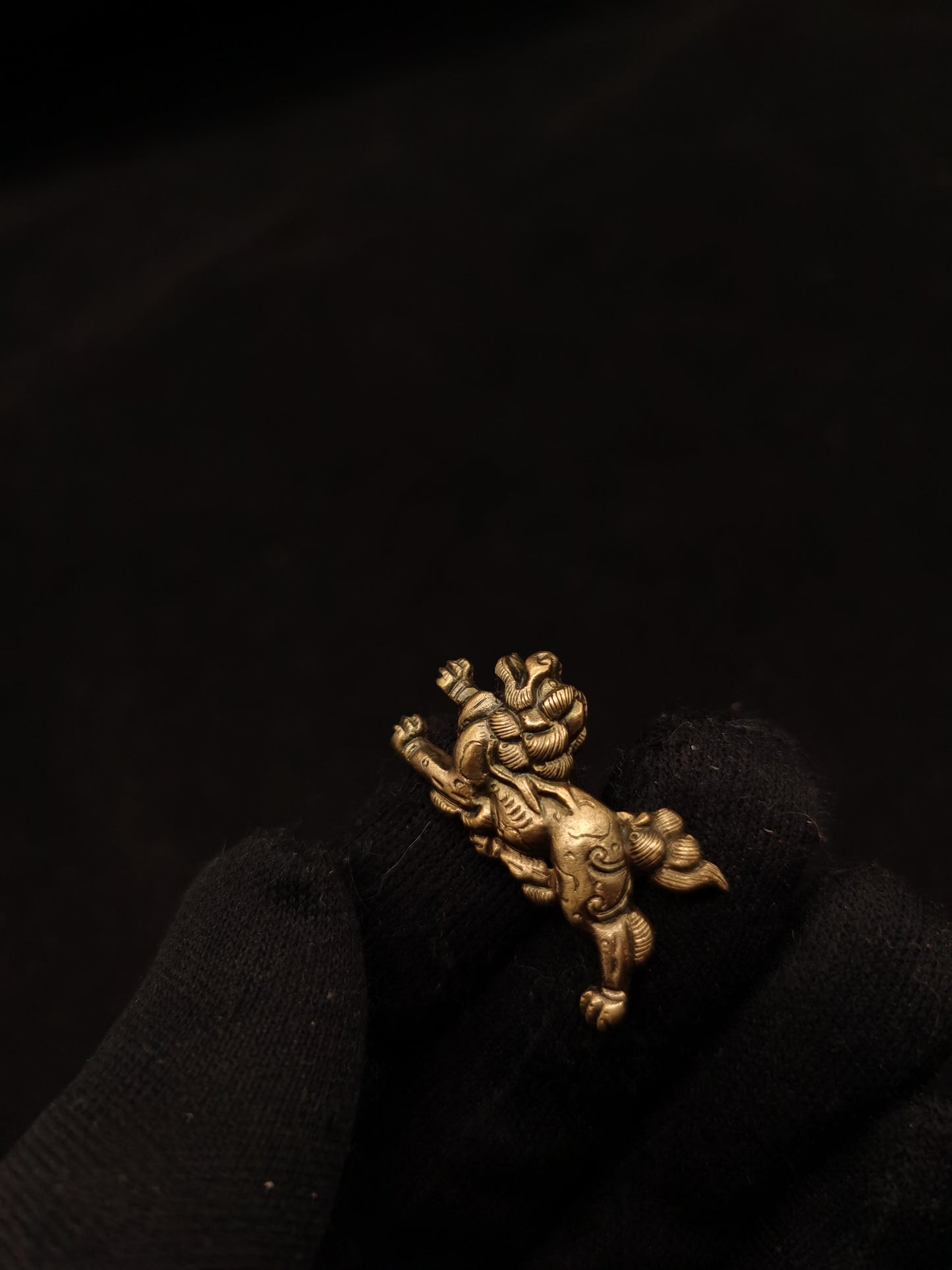 Japanese Type Menuki for wakziashi and Tanto Small Golden Lion Pattern Y035