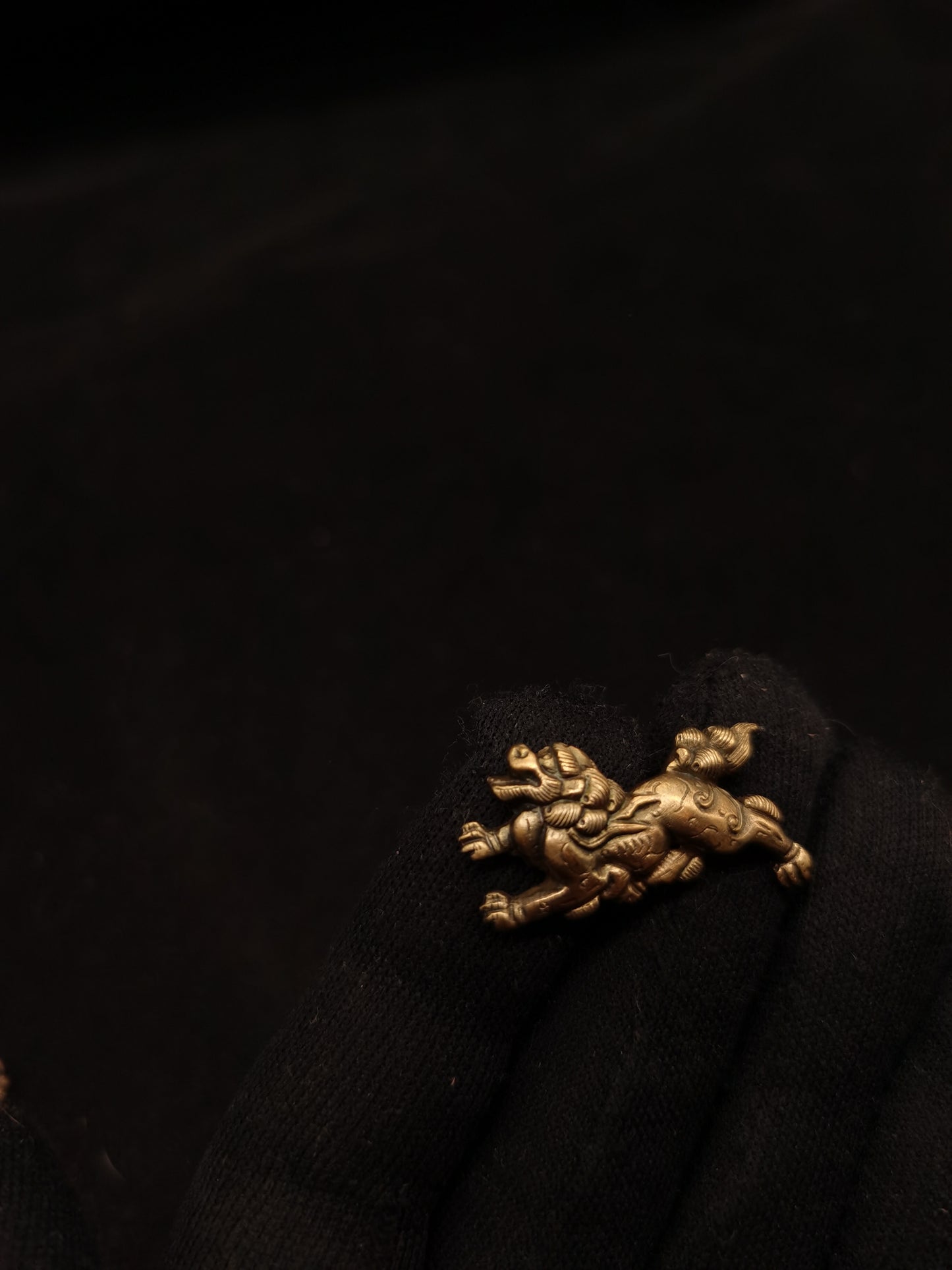 Japanese Type Menuki for wakziashi and Tanto Small Golden Lion Pattern Y035