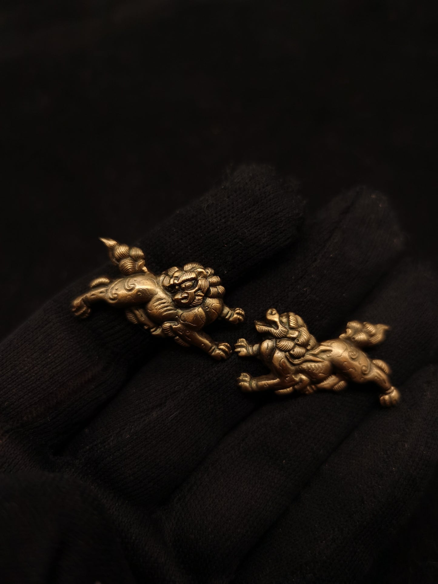 Japanese Type Menuki for wakziashi and Tanto Small Golden Lion Pattern Y035
