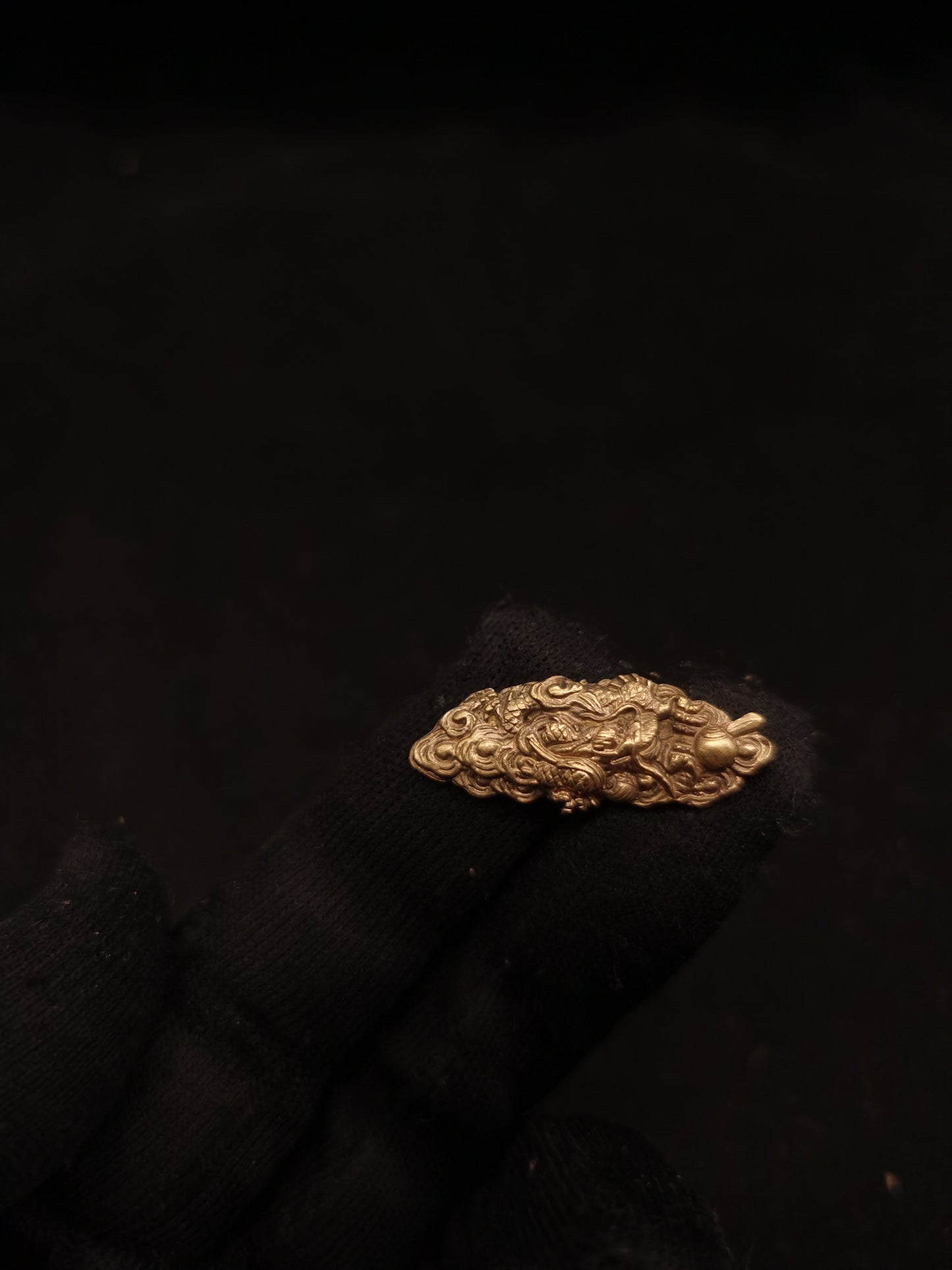 Japanese Type Small Golden Cloud-Dragon Menuki for wakziashi Tanto Y039