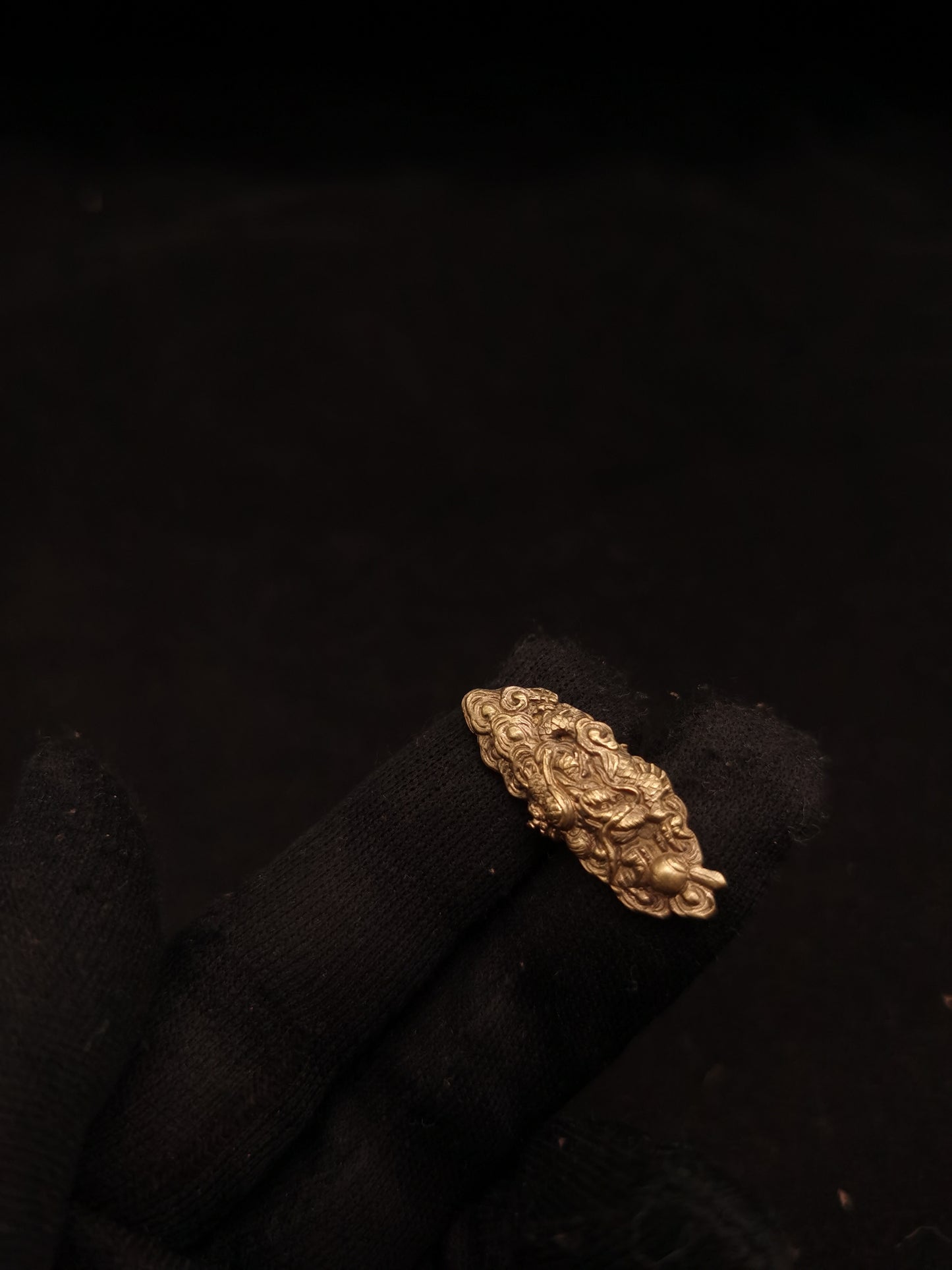 Japanese Type Small Golden Cloud-Dragon Menuki for wakziashi Tanto Y039