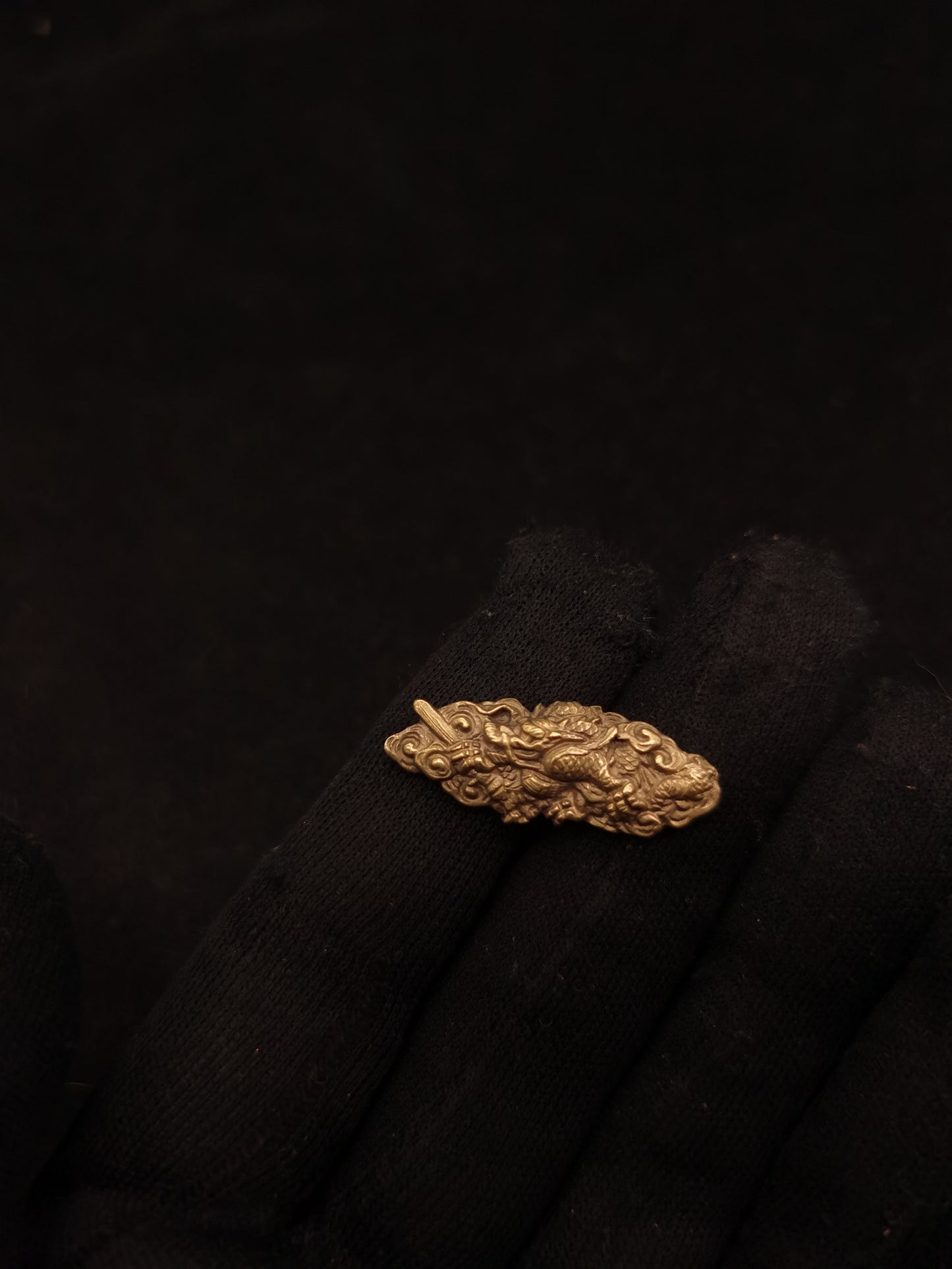 Japanese Type Small Golden Cloud-Dragon Menuki for wakziashi Tanto Y039