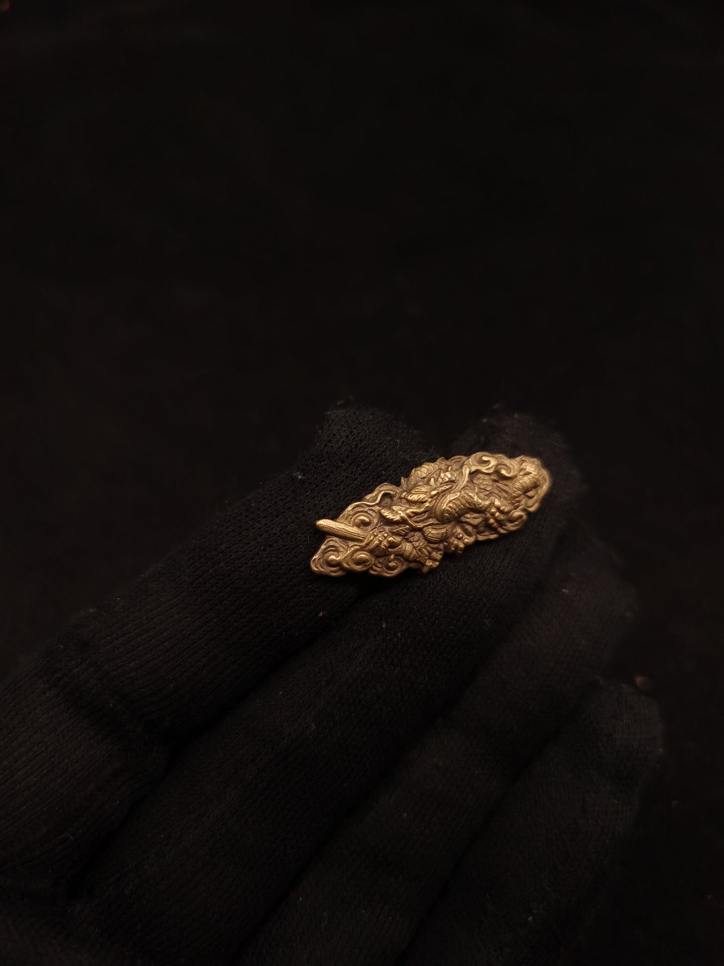 Japanese Type Small Golden Cloud-Dragon Menuki for wakziashi Tanto Y039