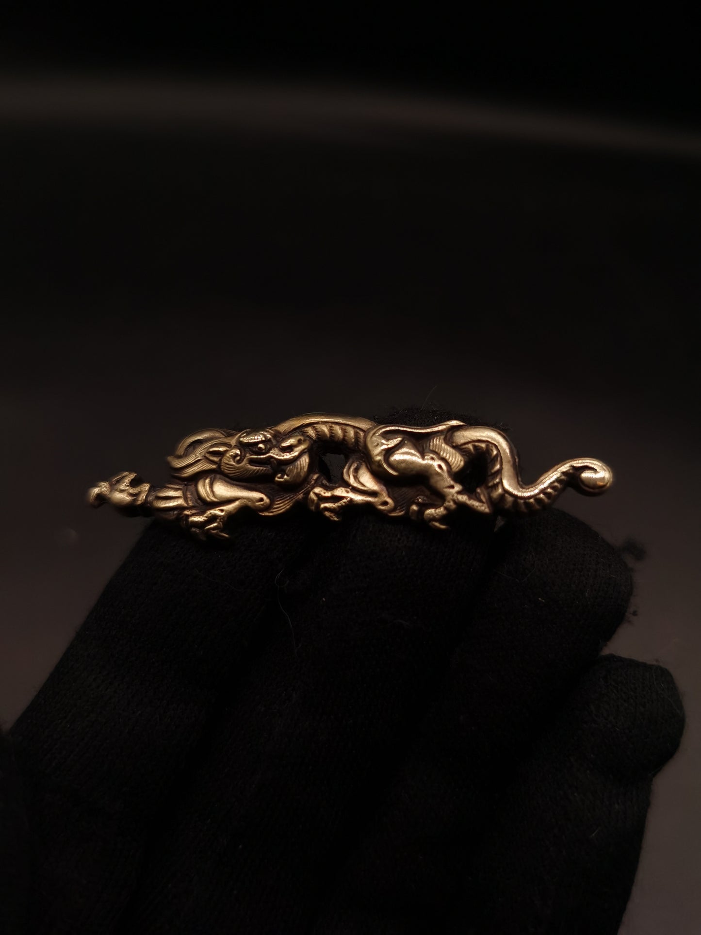 Japanese Type Big Golden Rain-Dragon Pattern Menuki for wakziashi Y041