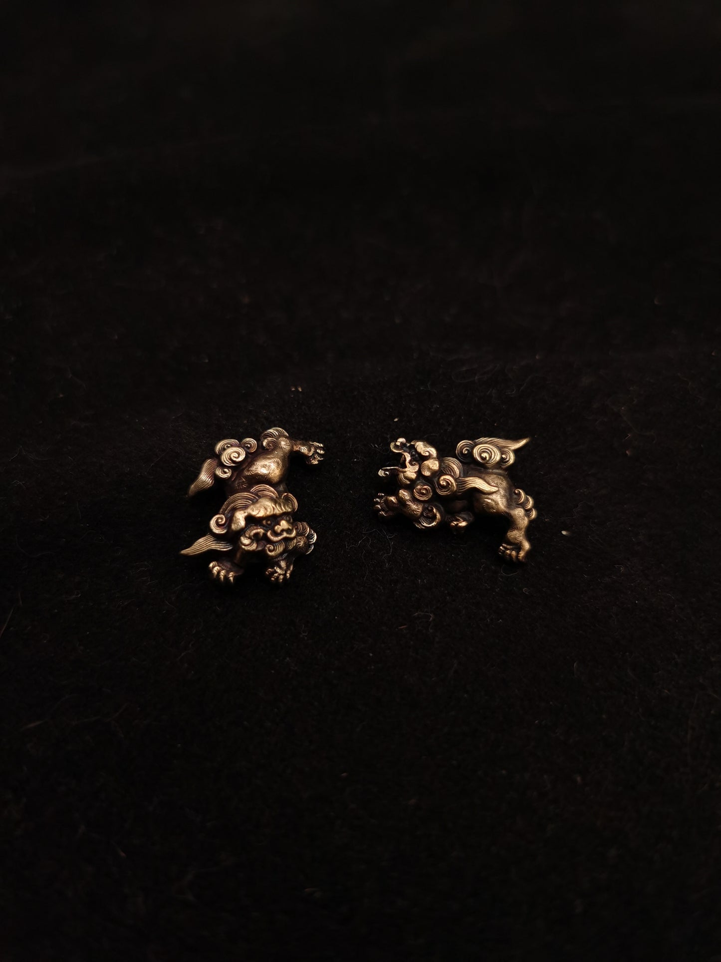 Japanese Type Mini Golden Lion Pattern Menuki for wakziashi and tanto Y047