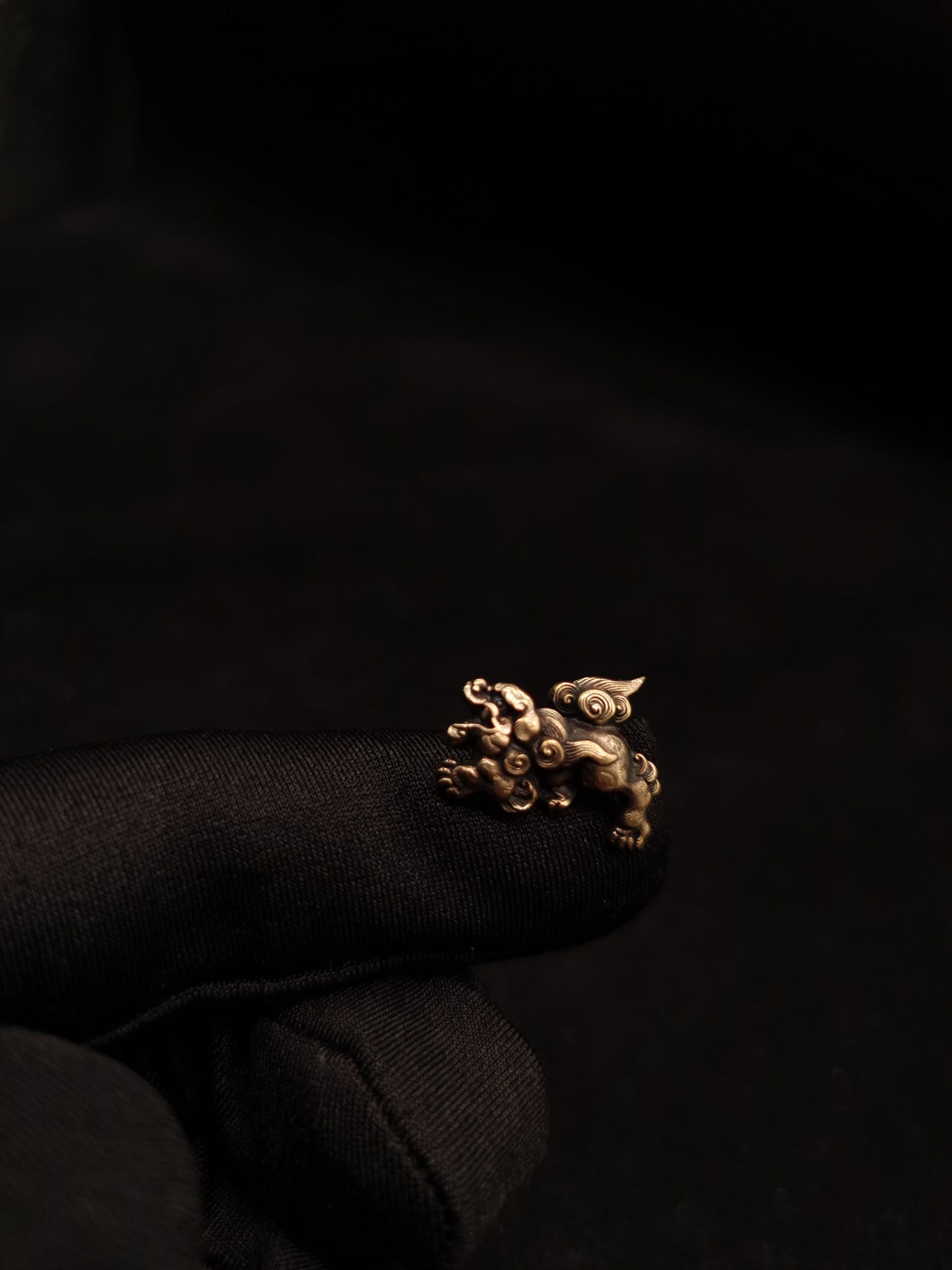 Japanese Type Mini Golden Lion Pattern Menuki for wakziashi and tanto Y047
