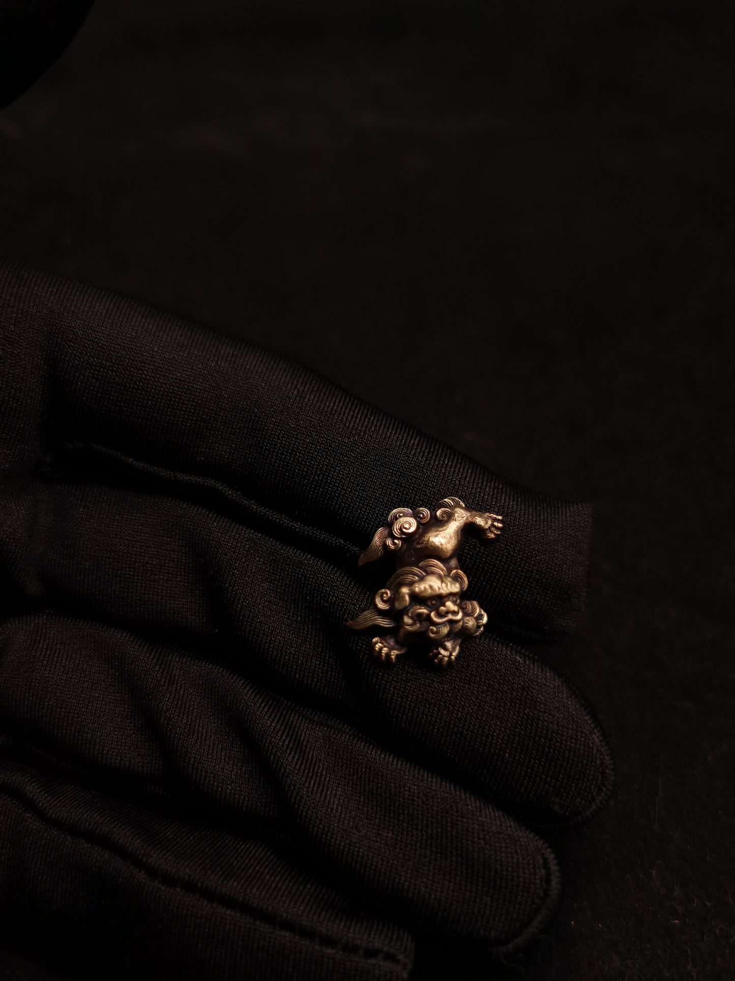 Japanese Type Mini Golden Lion Pattern Menuki for wakziashi and tanto Y047