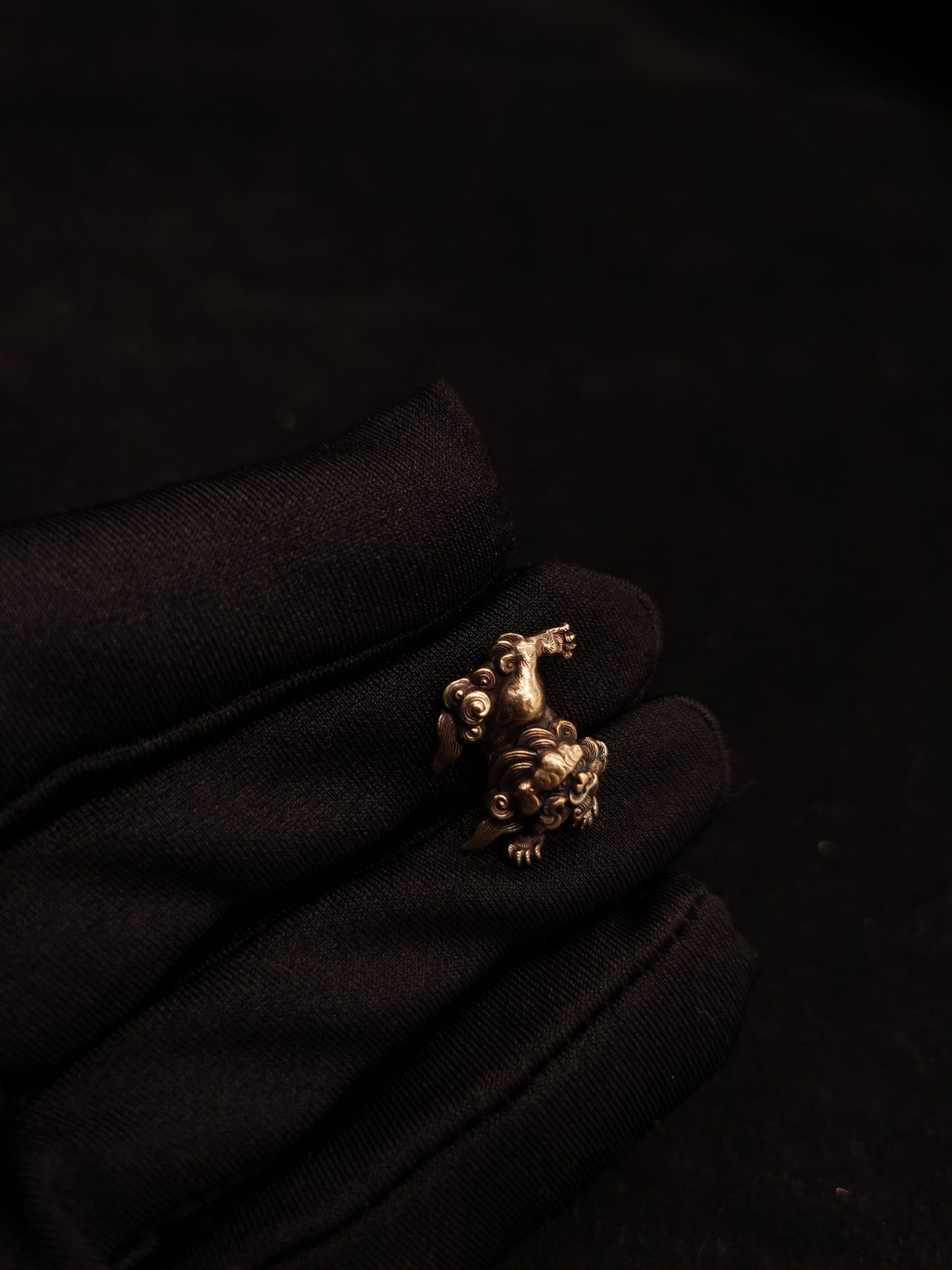 Japanese Type Mini Golden Lion Pattern Menuki for wakziashi and tanto Y047