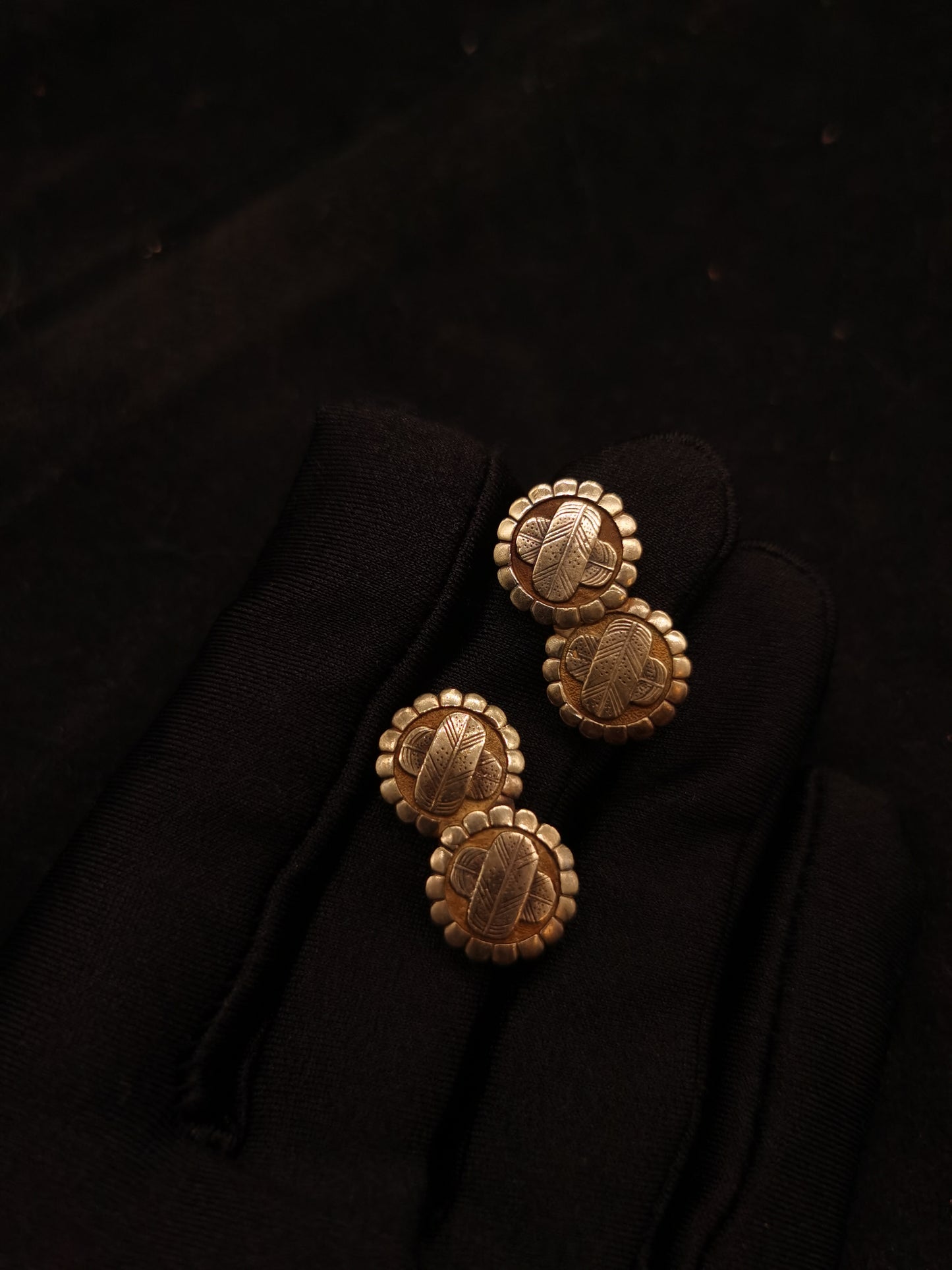Japanese Type Golden Ovalifolium Mon Menuki for wakziashi and Tanto Y050