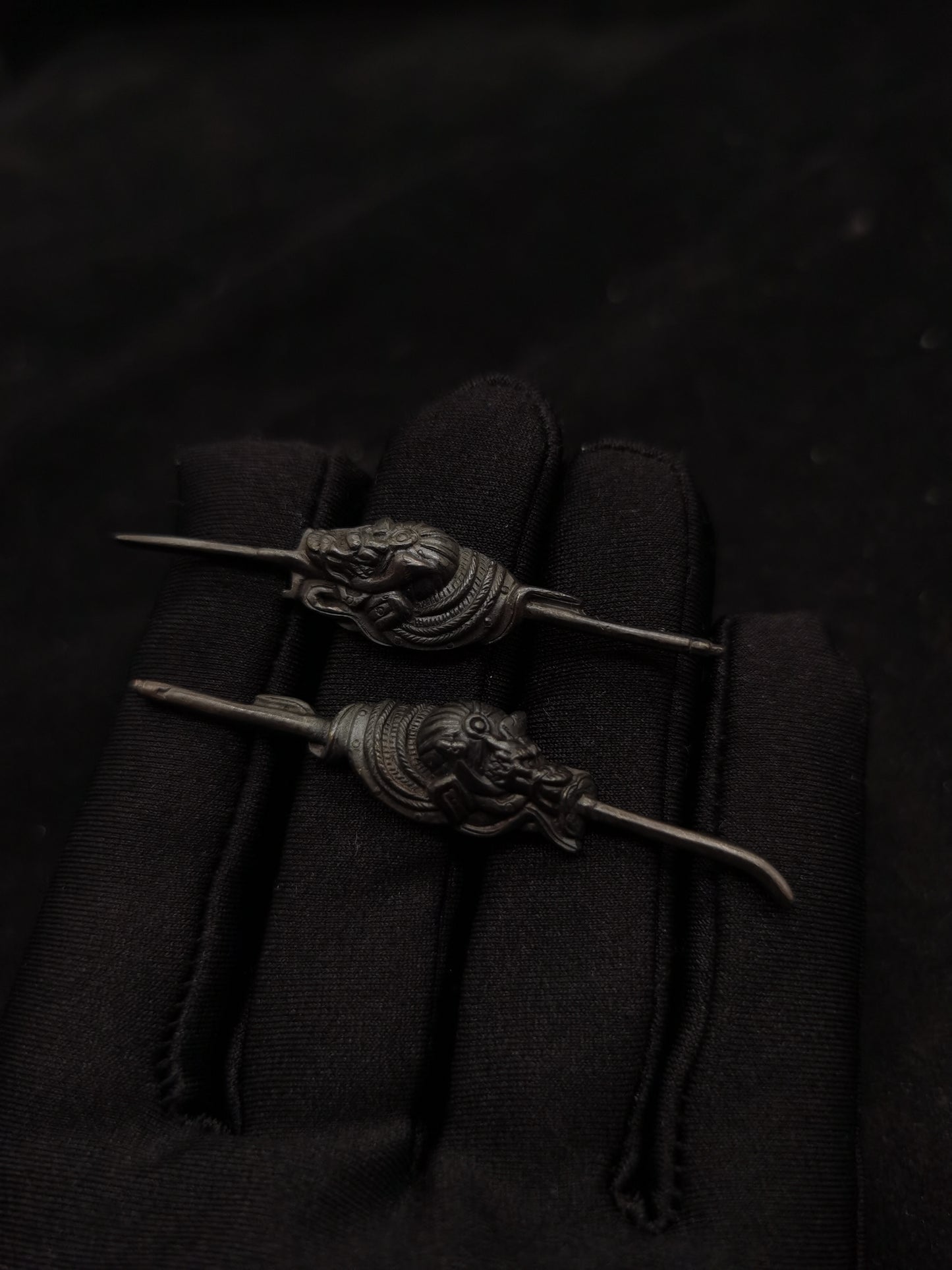 Japanese Type Black Helmet Lance Razor Pattern Menuki for Katana and Wakziashi Y052