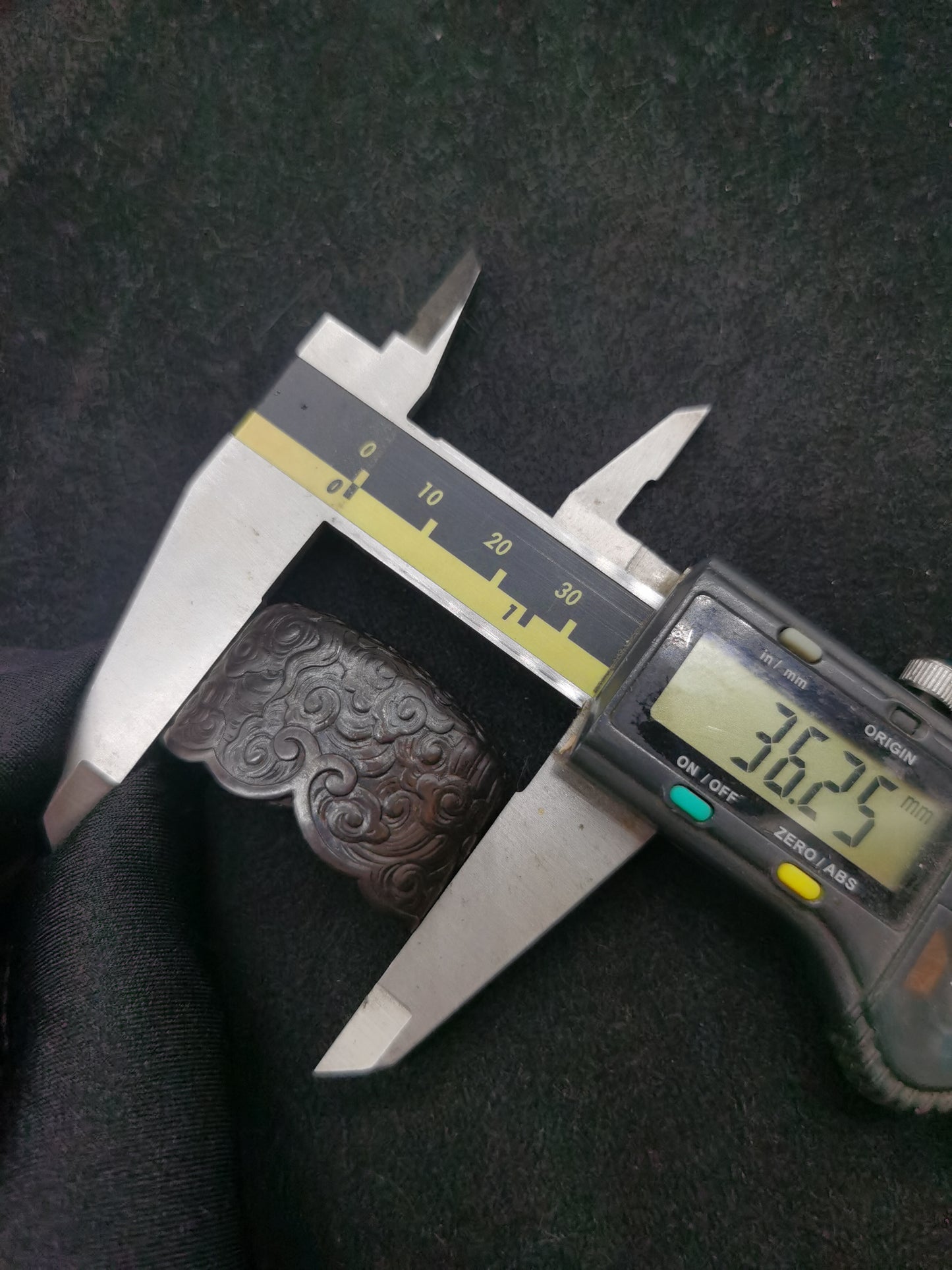 Japanese Type Black Fine-grained Cloud Mon Kojiri for Katana and wakziashi Y059