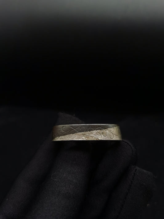 Japanese Karakusa Scroll Pattern Single Fuchi for Katana Wakziashi Edo Period Antique F020