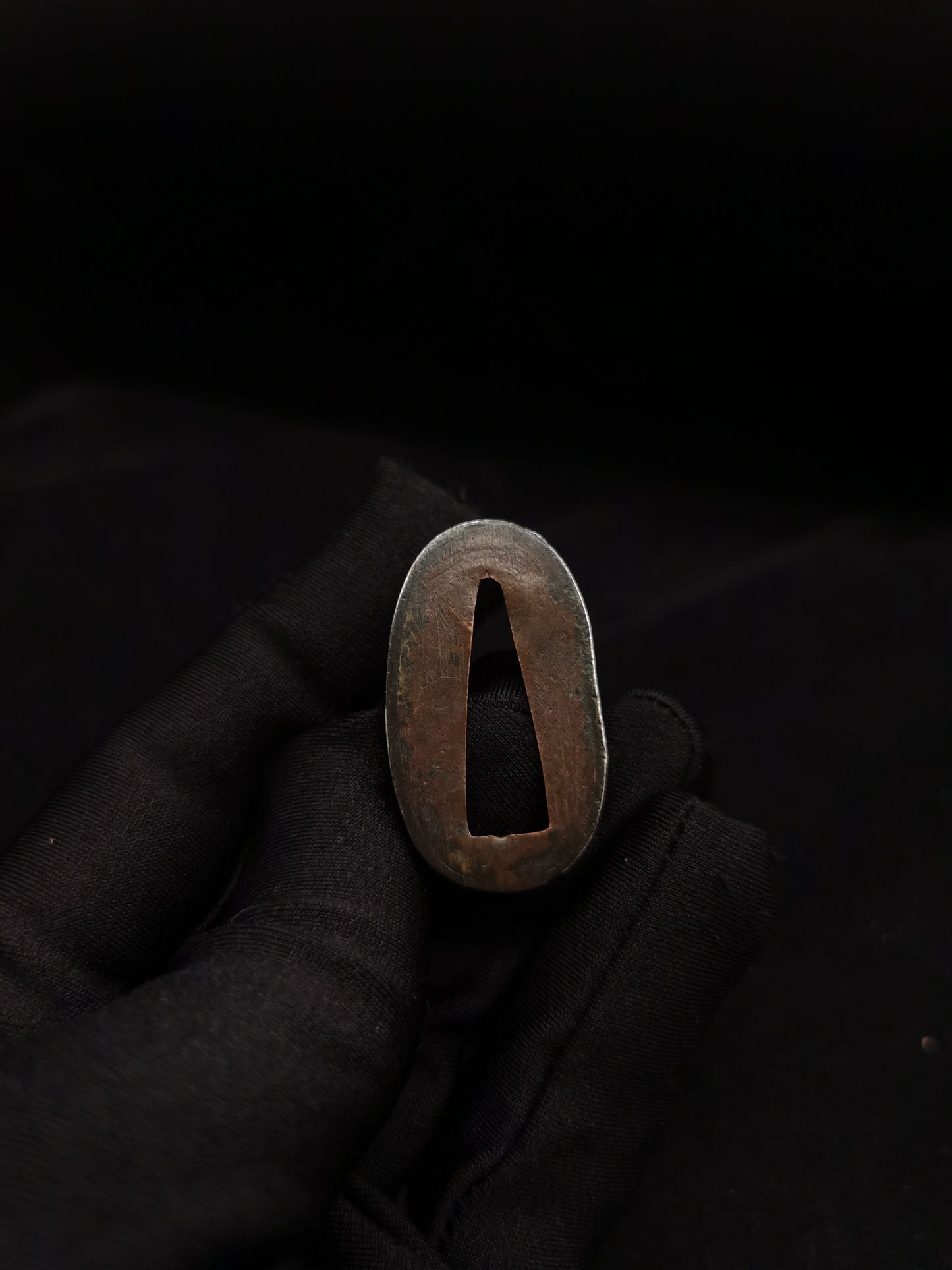 Japanese Karakusa Scroll Pattern Single Fuchi for Katana Wakziashi Edo Period Antique F020