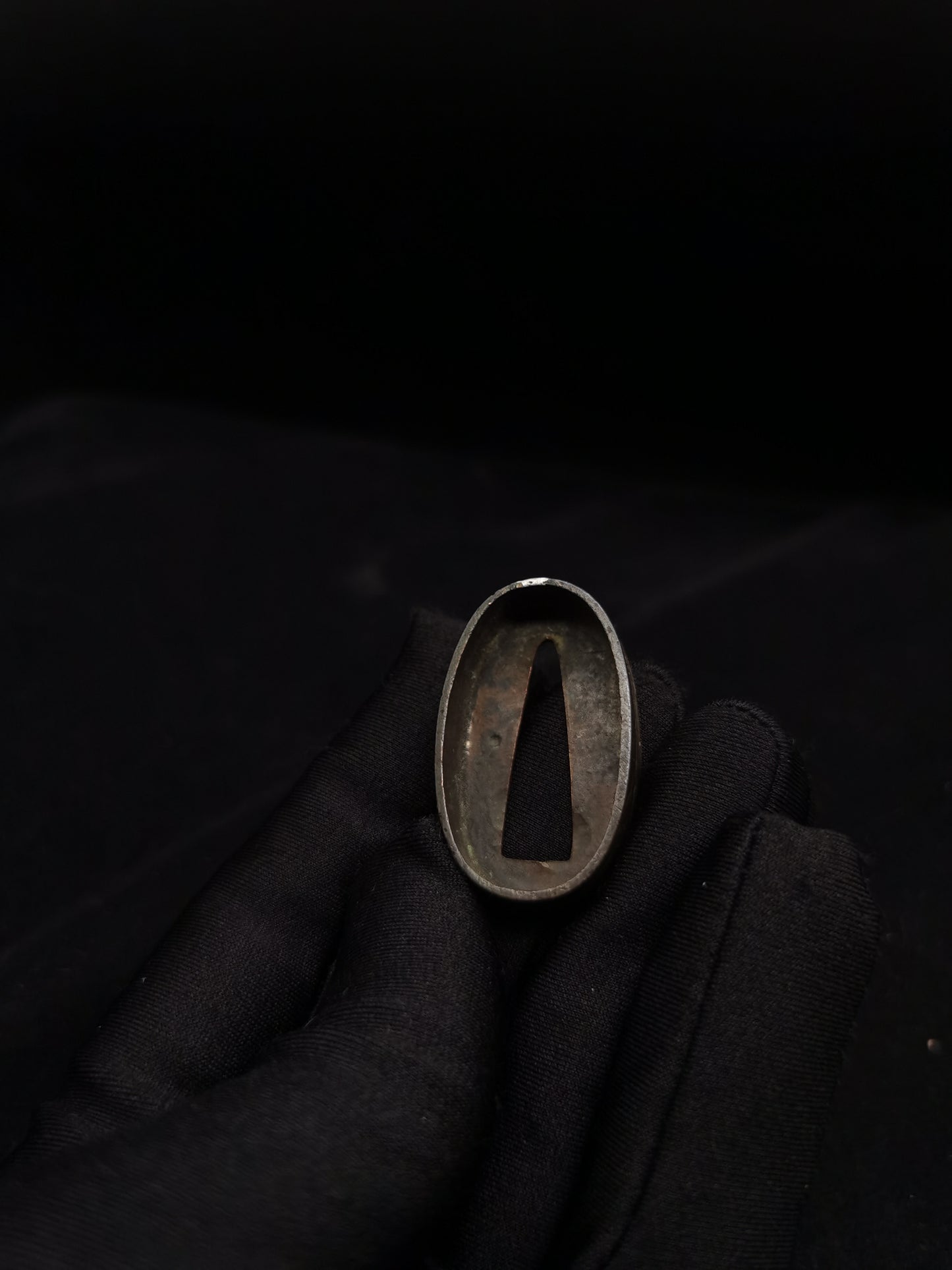Japanese Karakusa Scroll Pattern Single Fuchi for Katana Wakziashi Edo Period Antique F020