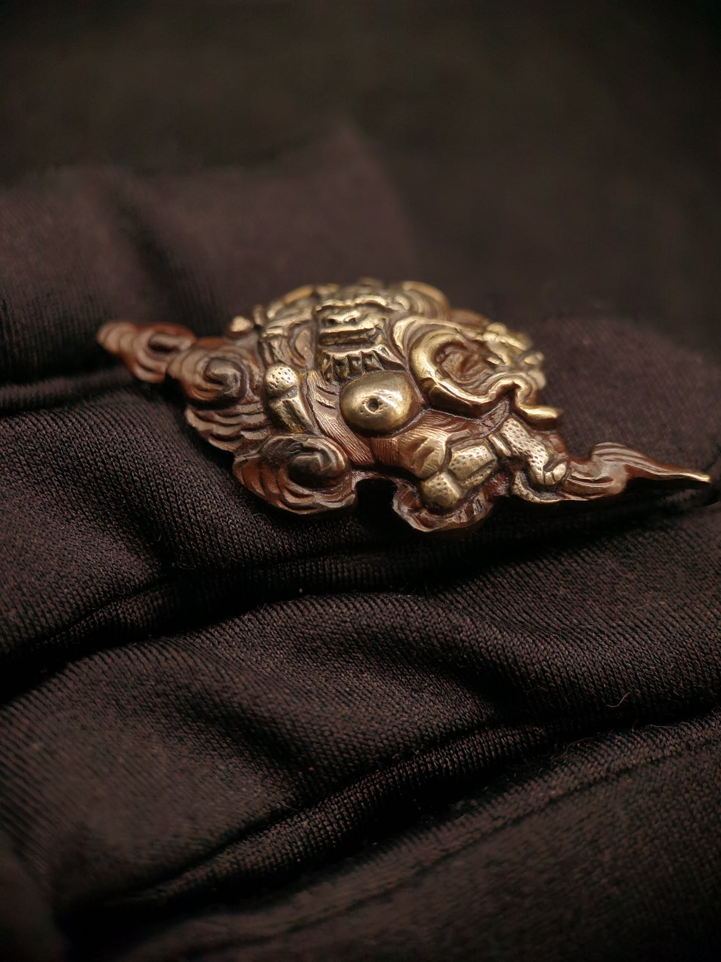 Japanese Type Wind Thunder God Pattern Menuki for Katana and wakziashi Y065