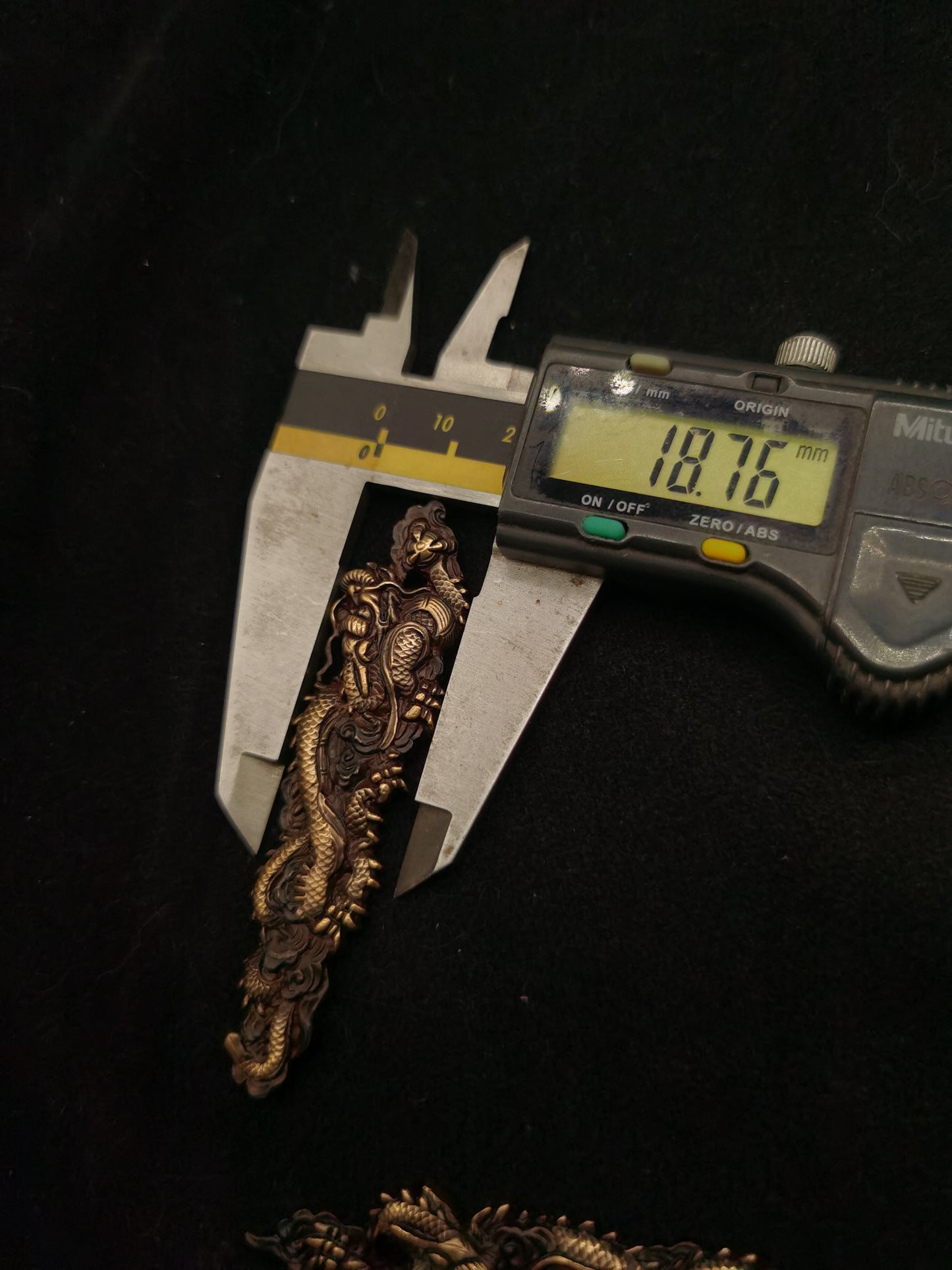 Japanese Type Big Cloud-Dragon Pattern Menuki for Tachi wakziashi Y032