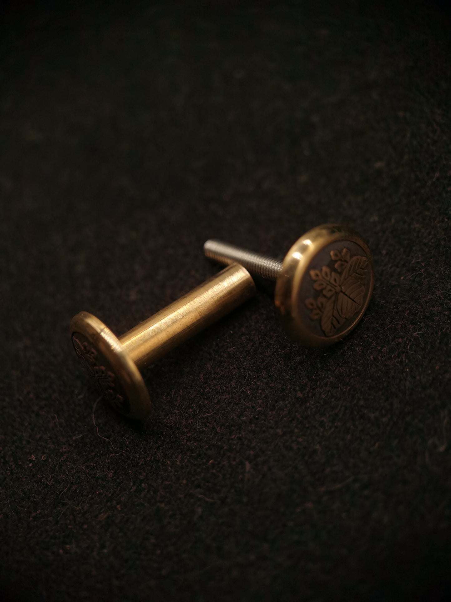 Japanese Type Kiri Mon Round Menuki for wakziashi and tanto Y074