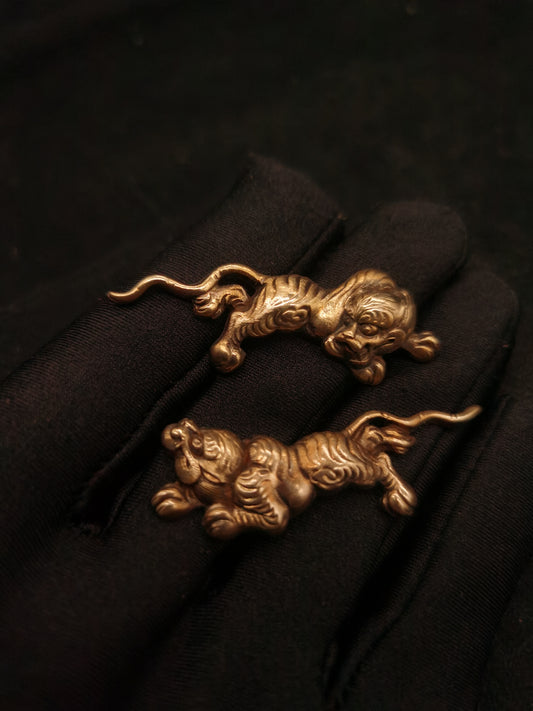 Japanese Type Menuki for Katana and wakziashi, Big Golden Tiger Pattern Y075