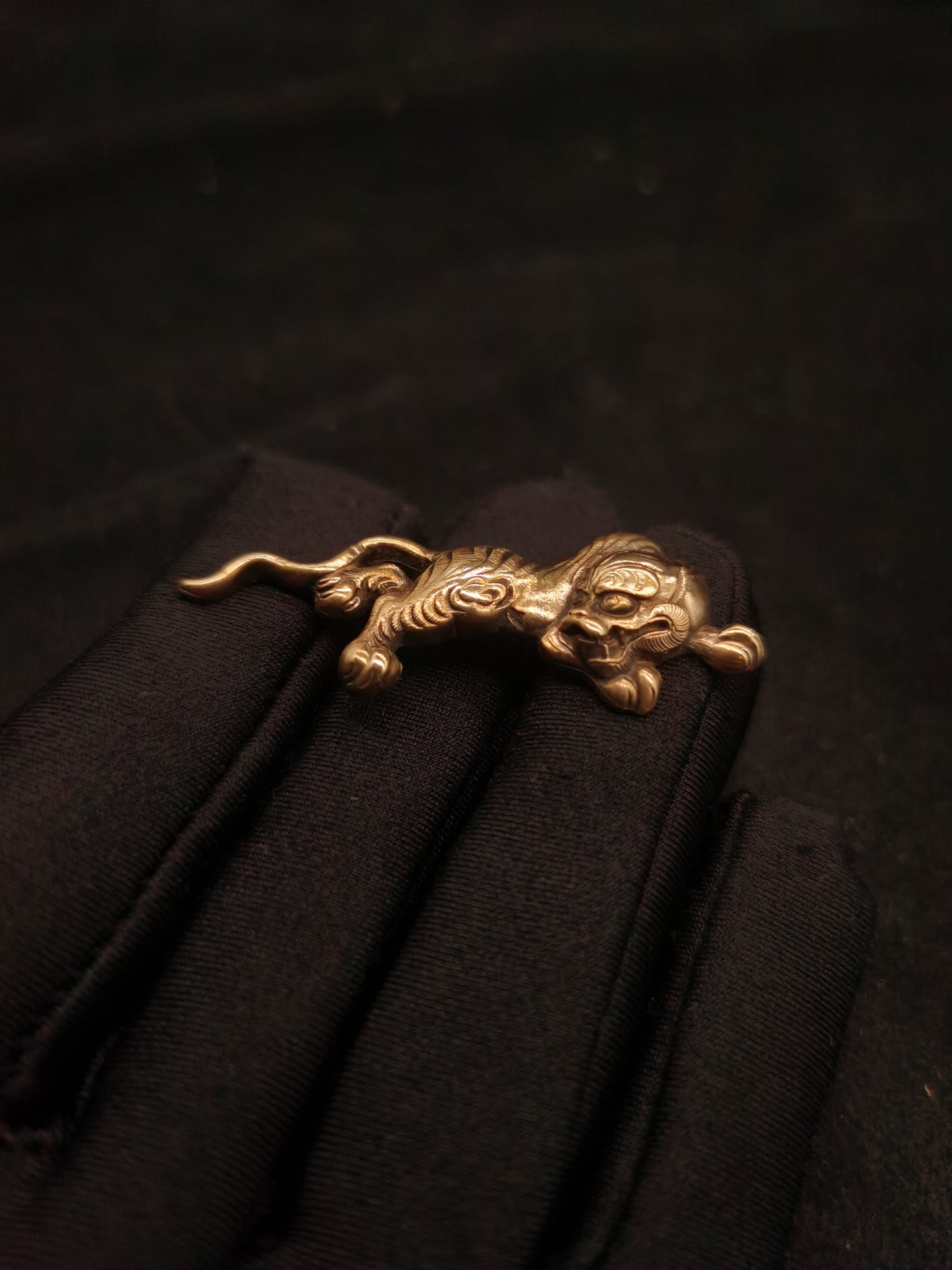 Japanese Type Menuki for Katana and wakziashi, Big Golden Tiger Pattern Y075
