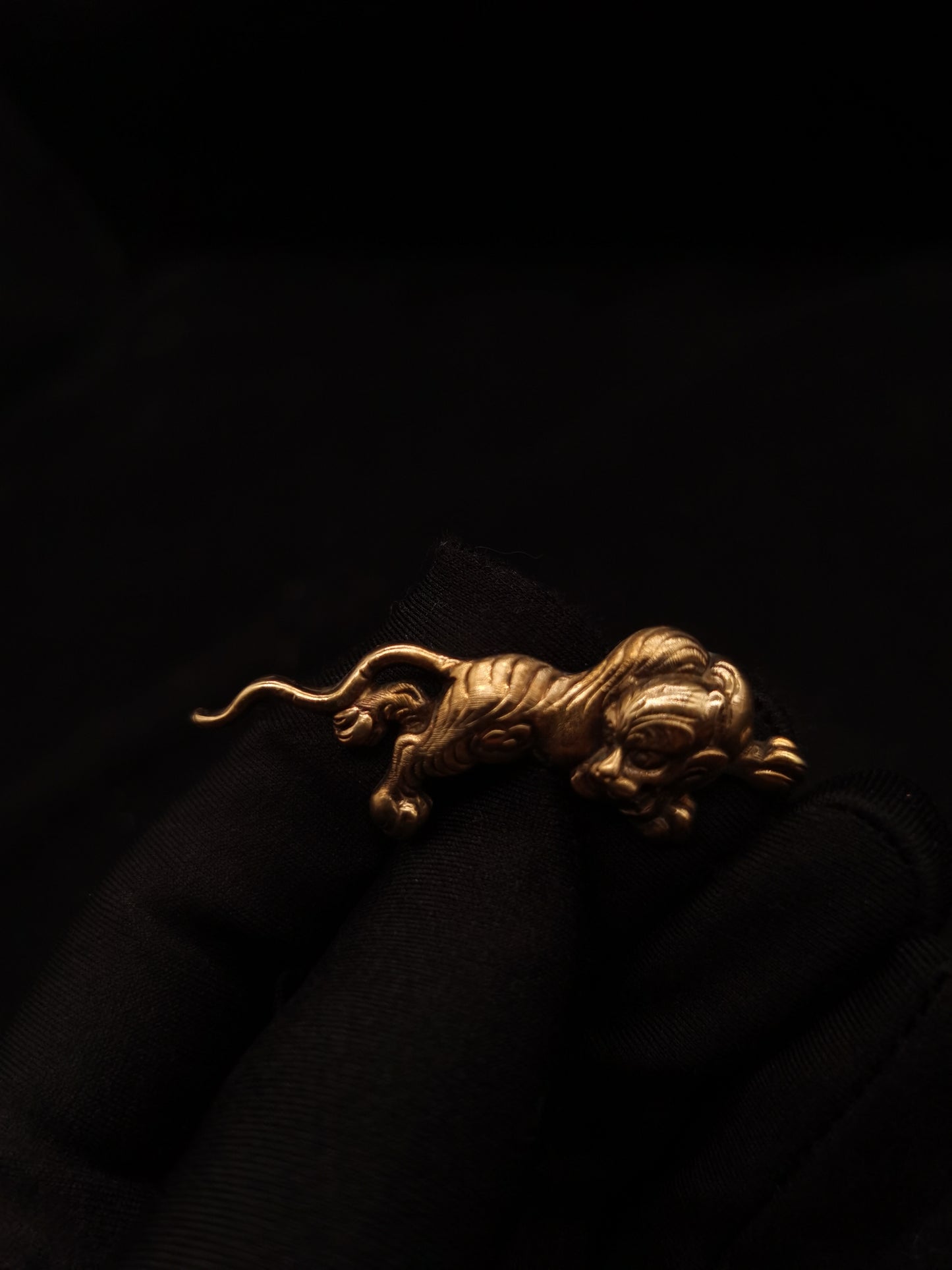 Japanese Type Menuki for Katana and wakziashi, Big Golden Tiger Pattern Y075