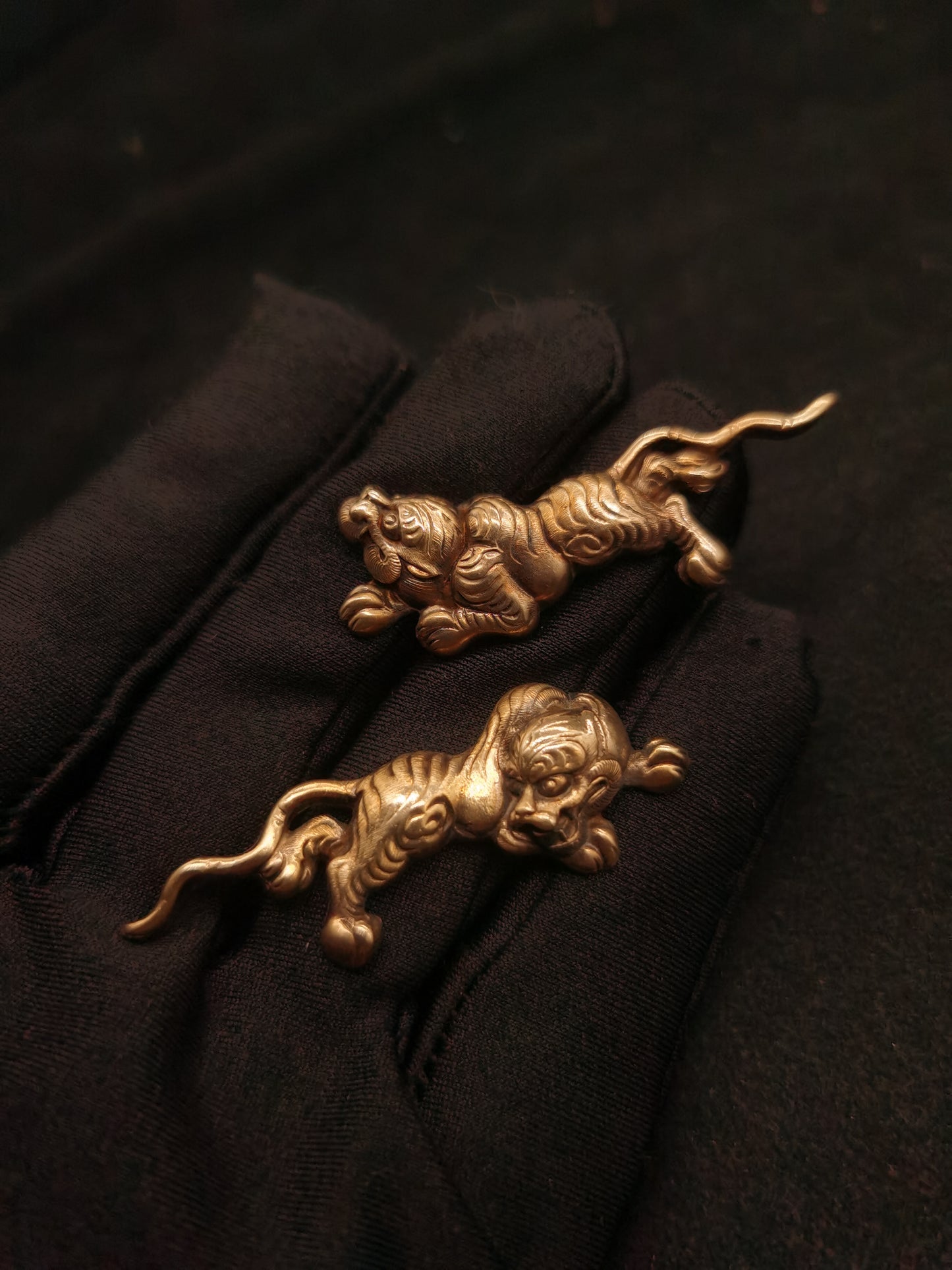 Japanese Type Menuki for Katana and wakziashi, Big Golden Tiger Pattern Y075