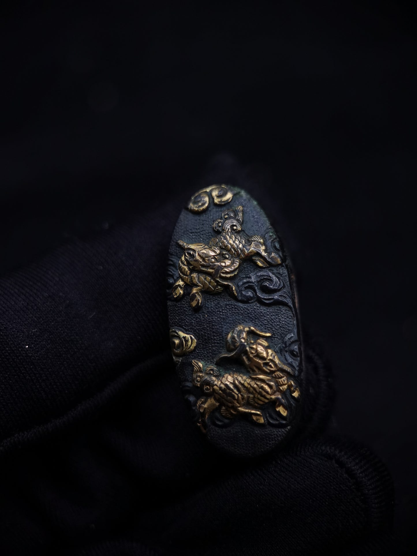 Japanese Kirin Pattern Fuchi &Kashira for Katana and Wakziashi Edo Period Antique B030