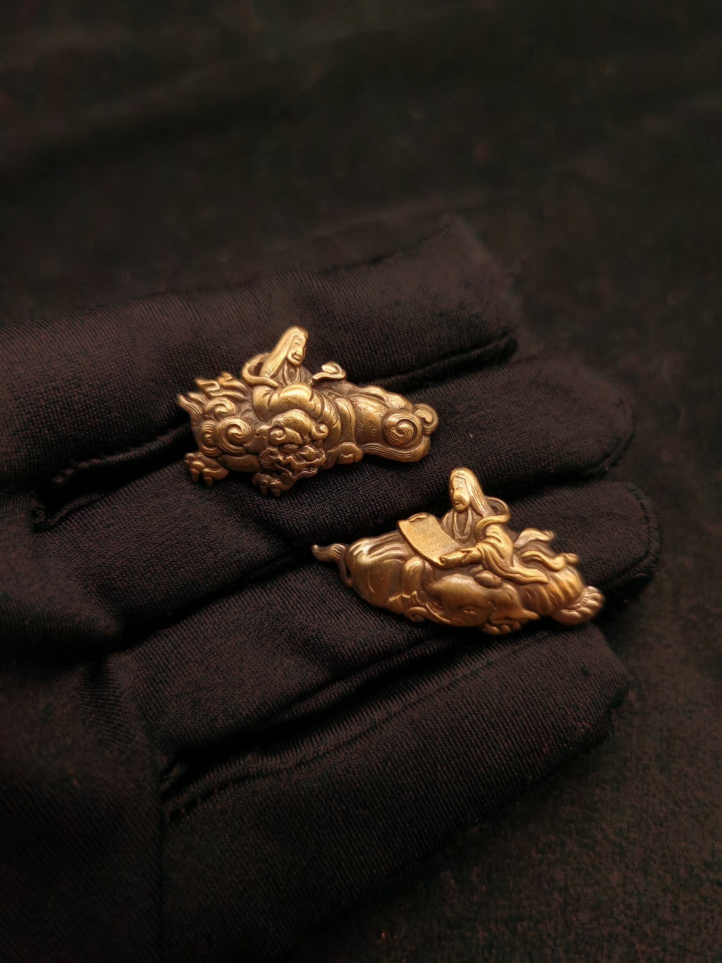 Japanese Type Menuki for Wakziashi Tanto Manjusri and Bodhisattva Y086