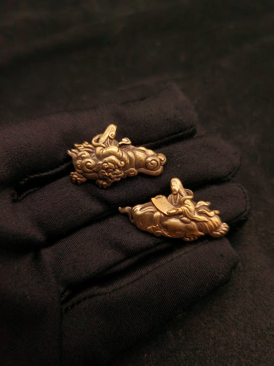 Japanese Type Menuki for Wakziashi Tanto Manjusri and Bodhisattva Y086