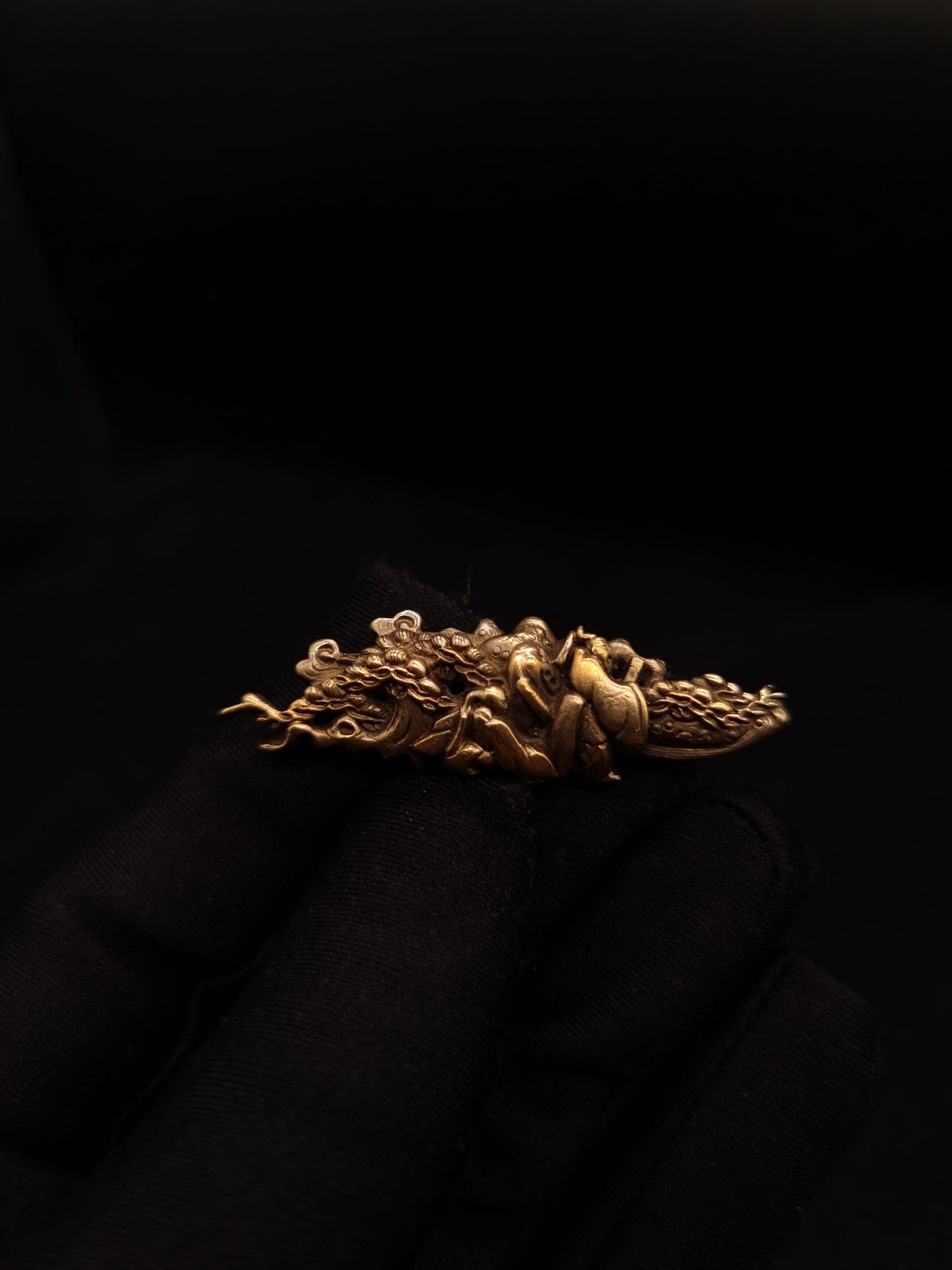 Japanese Type Daimyo and Pine Forest Menuki for Katana and Wakziashi Y087