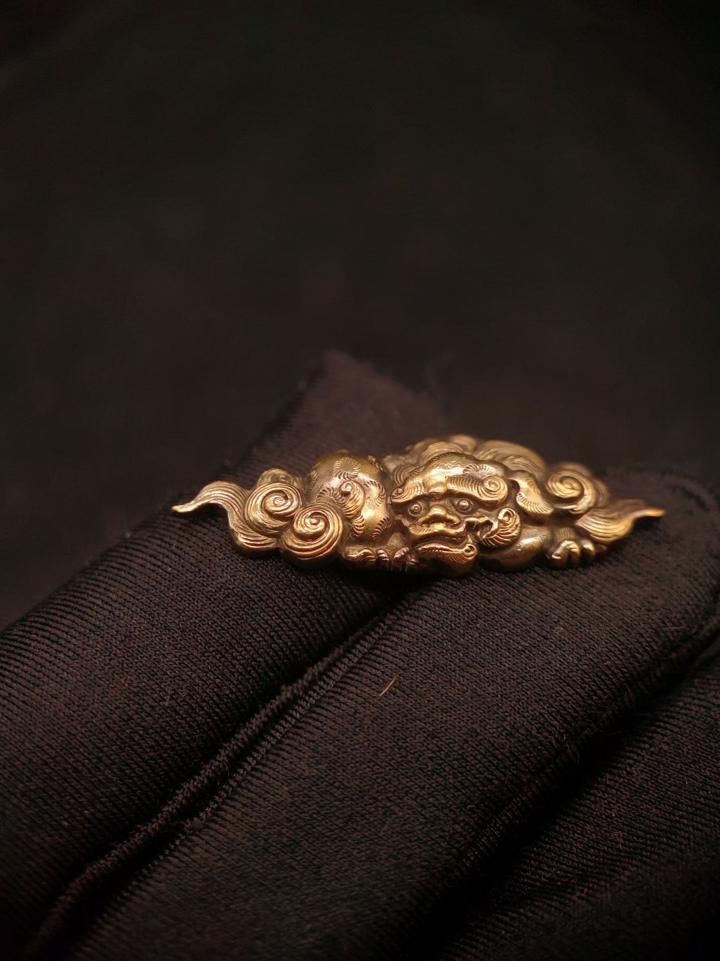 Japanese Type Golden Lion Pattern Menuki for Katana and Wakziashi Y088