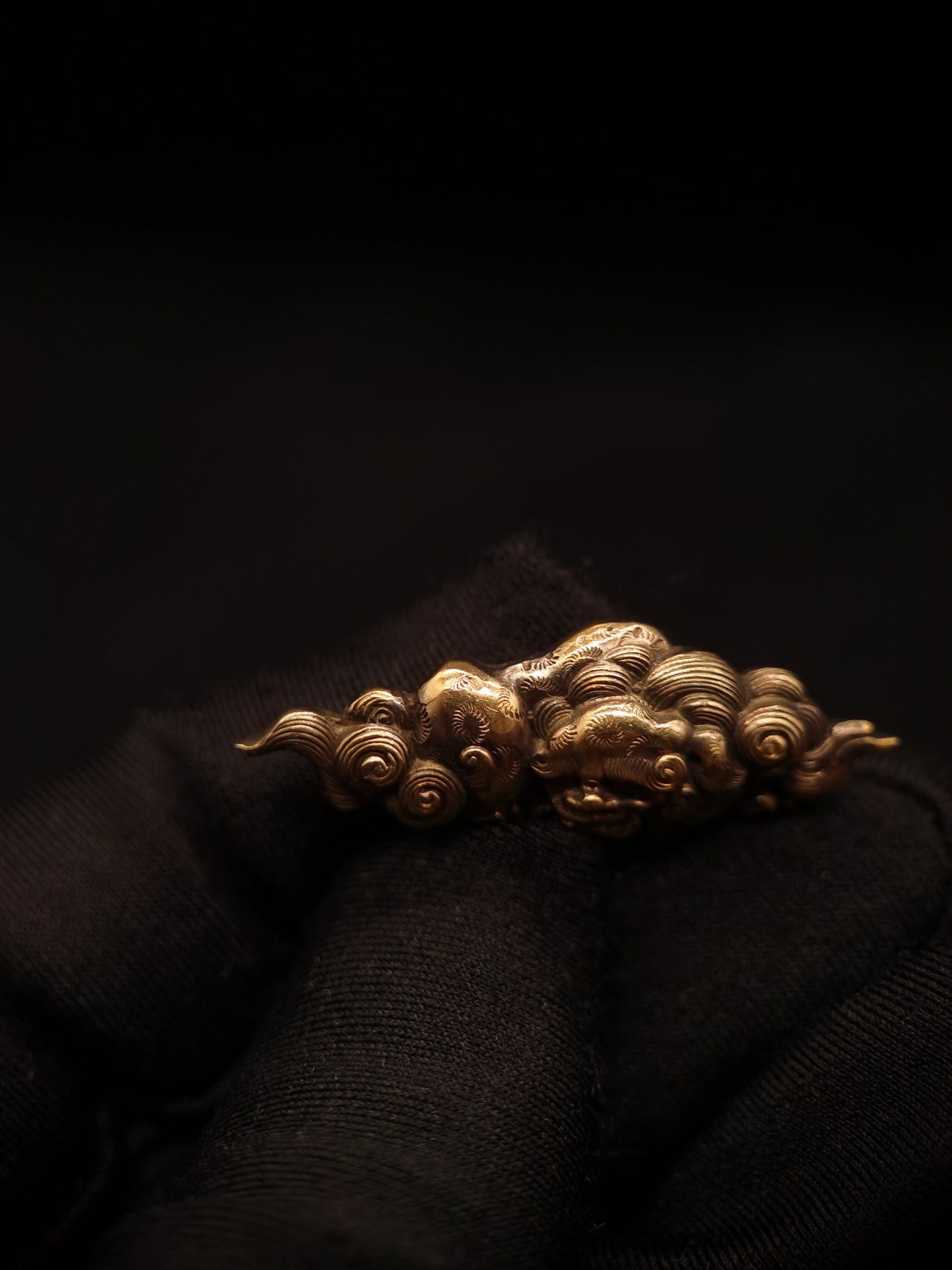 Japanese Type Golden Lion Pattern Menuki for Katana and Wakziashi Y088