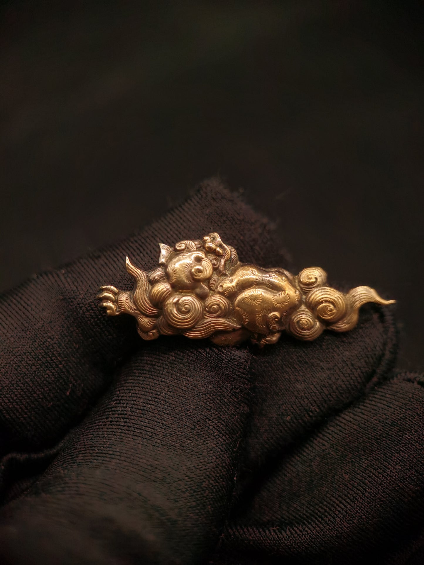 Japanese Type Golden Lion Pattern Menuki for Katana and Wakziashi Y088