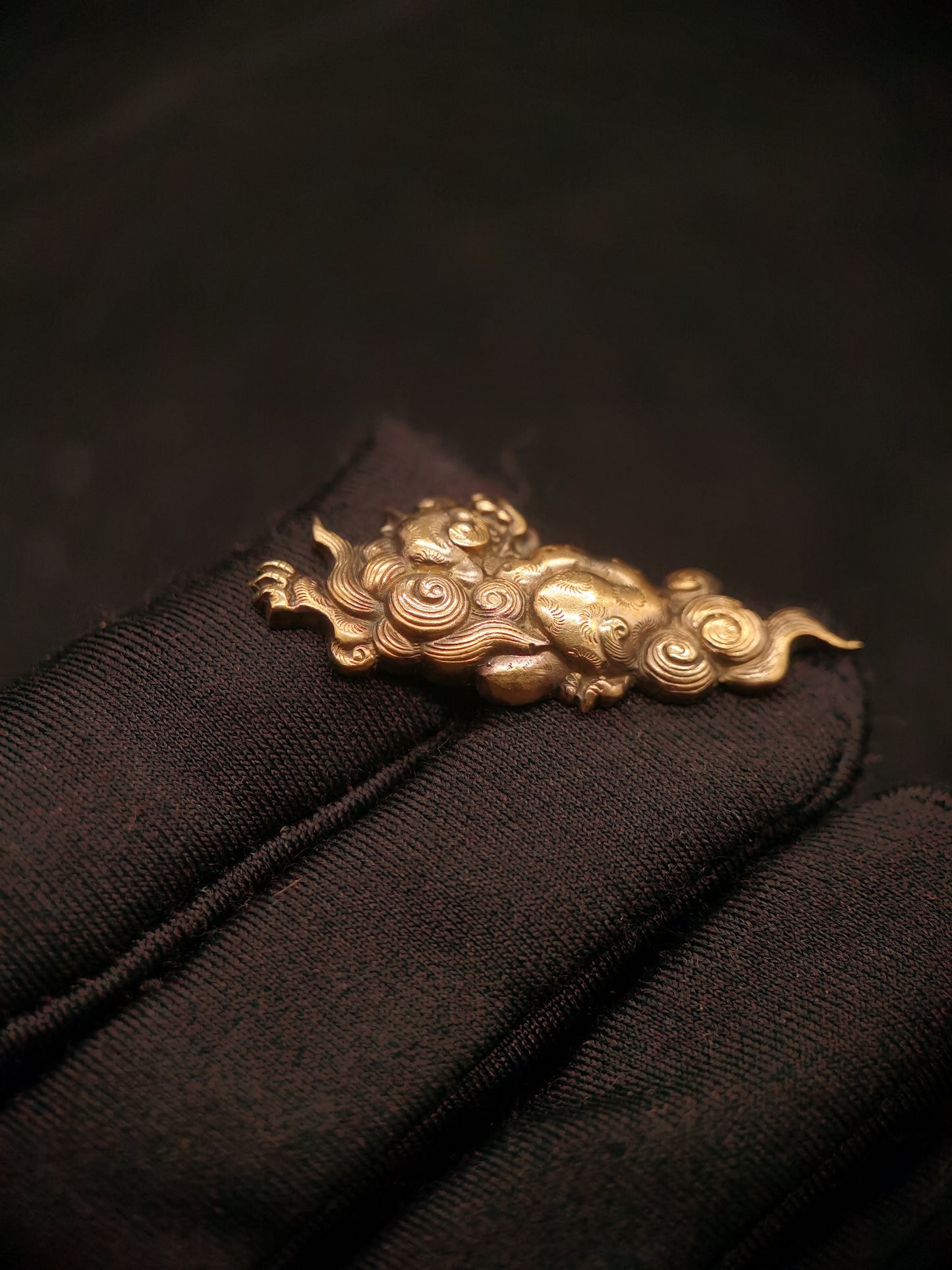 Japanese Type Golden Lion Pattern Menuki for Katana and Wakziashi Y088