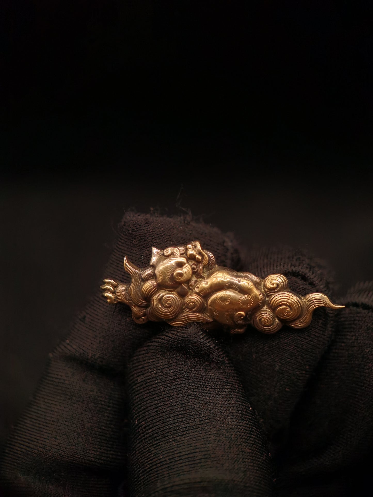 Japanese Type Golden Lion Pattern Menuki for Katana and Wakziashi Y088