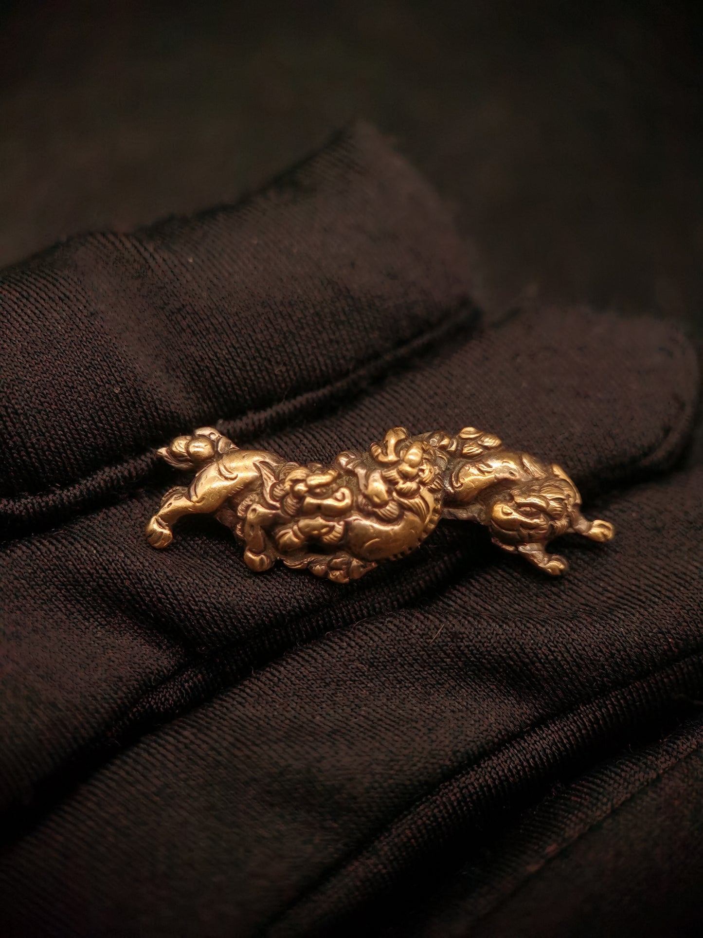 Japanese Type Menuki for Katana and Wakziashi Three Golden Lion Y089