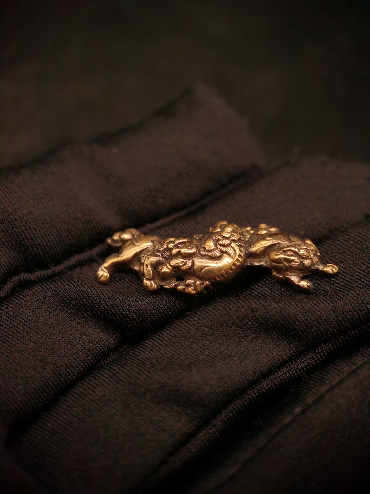 Japanese Type Menuki for Katana and Wakziashi Three Golden Lion Y089