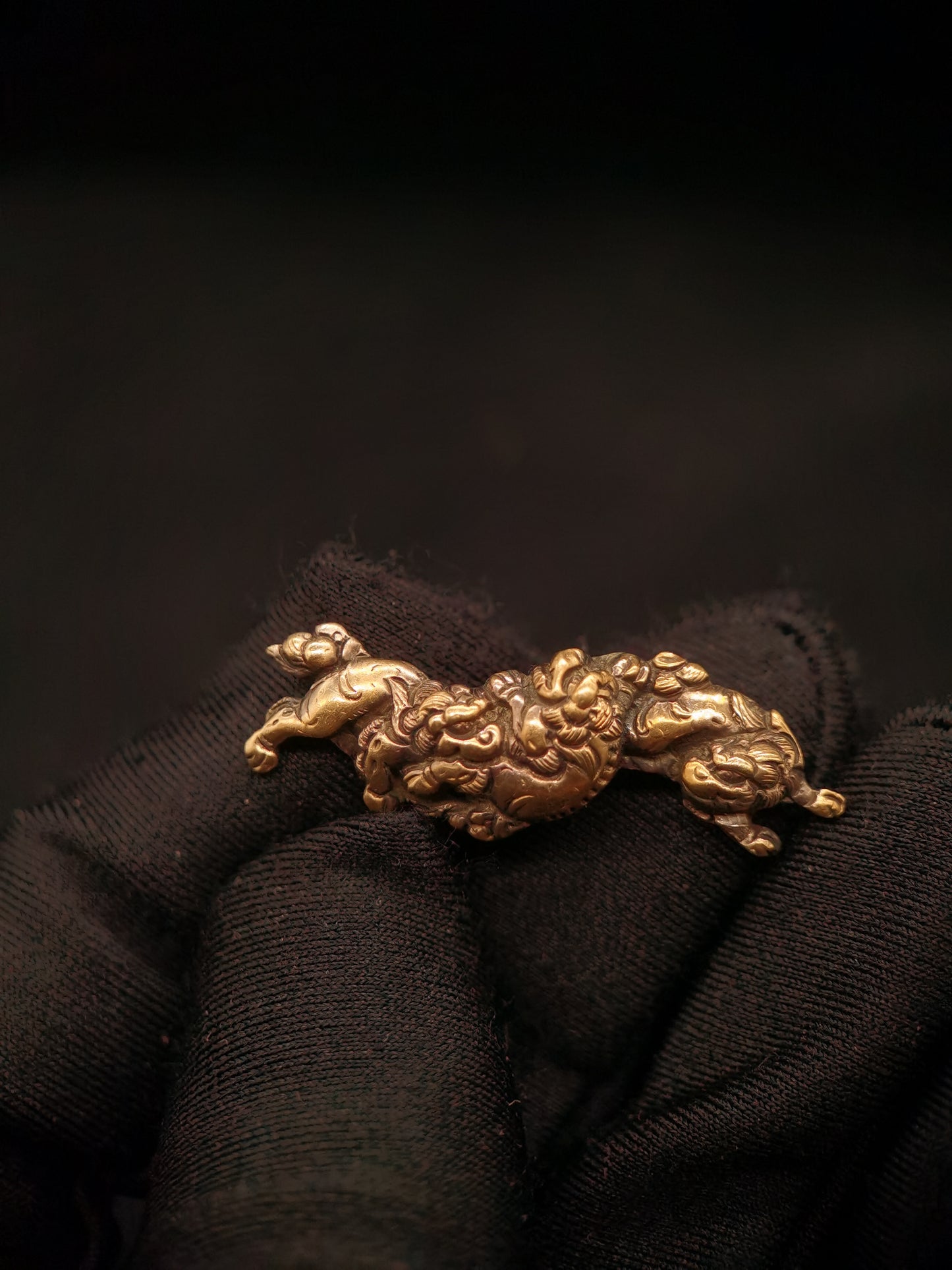 Japanese Type Menuki for Katana and Wakziashi Three Golden Lion Y089