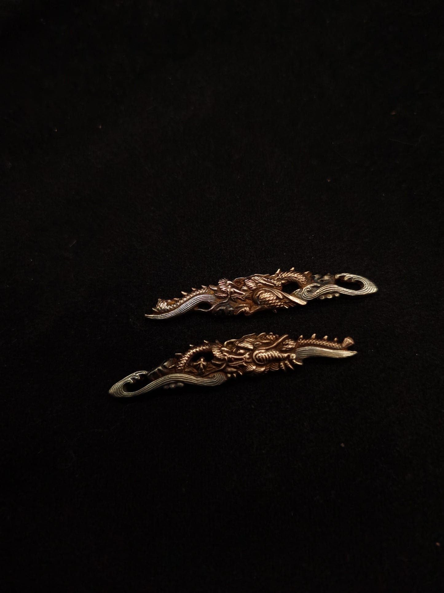Japanese Type Wave Reef Dragon Pattern Menuki for Wakziashi Y092